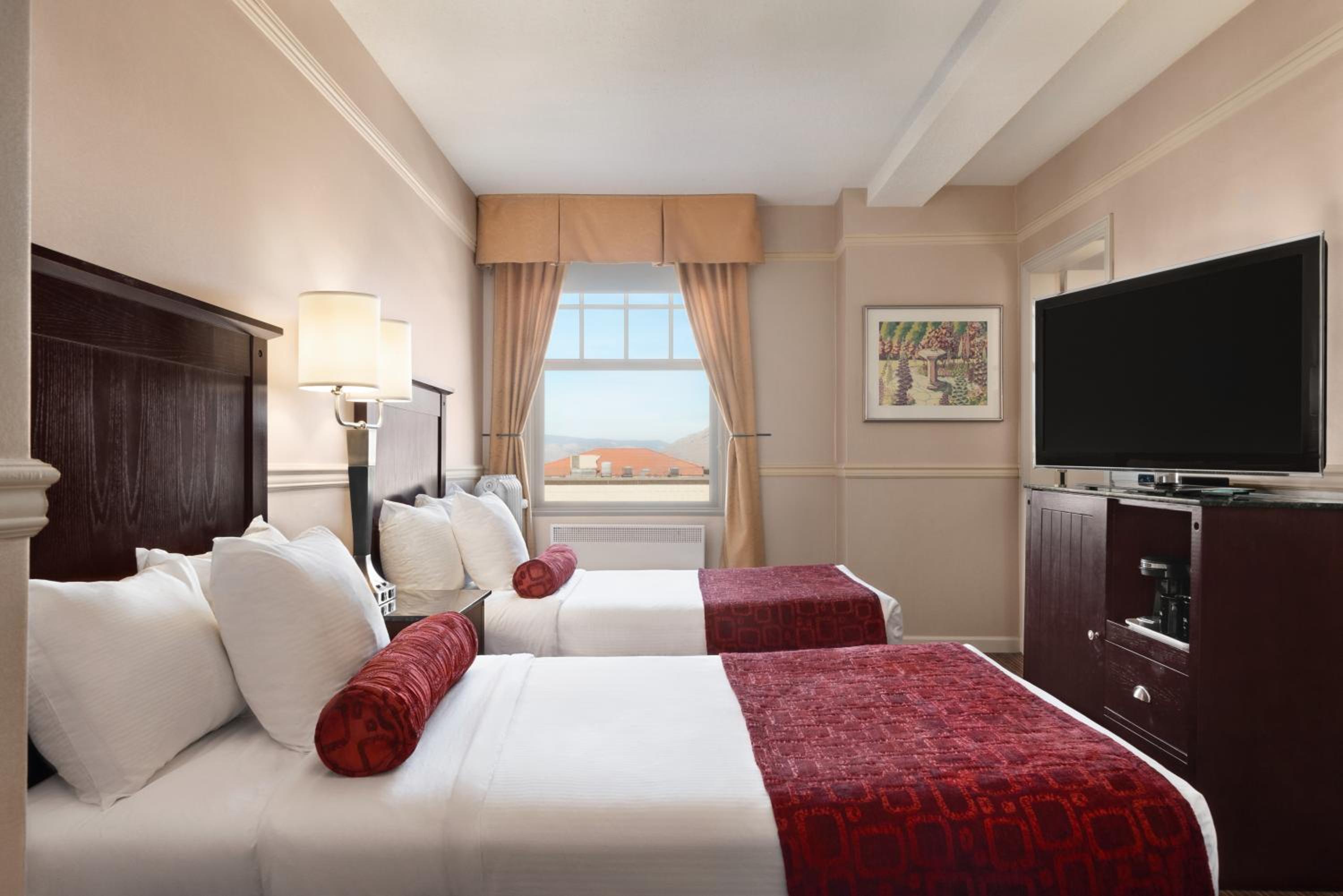 Two-Bedroom Family Suite - Non-Smoking - Photo 3