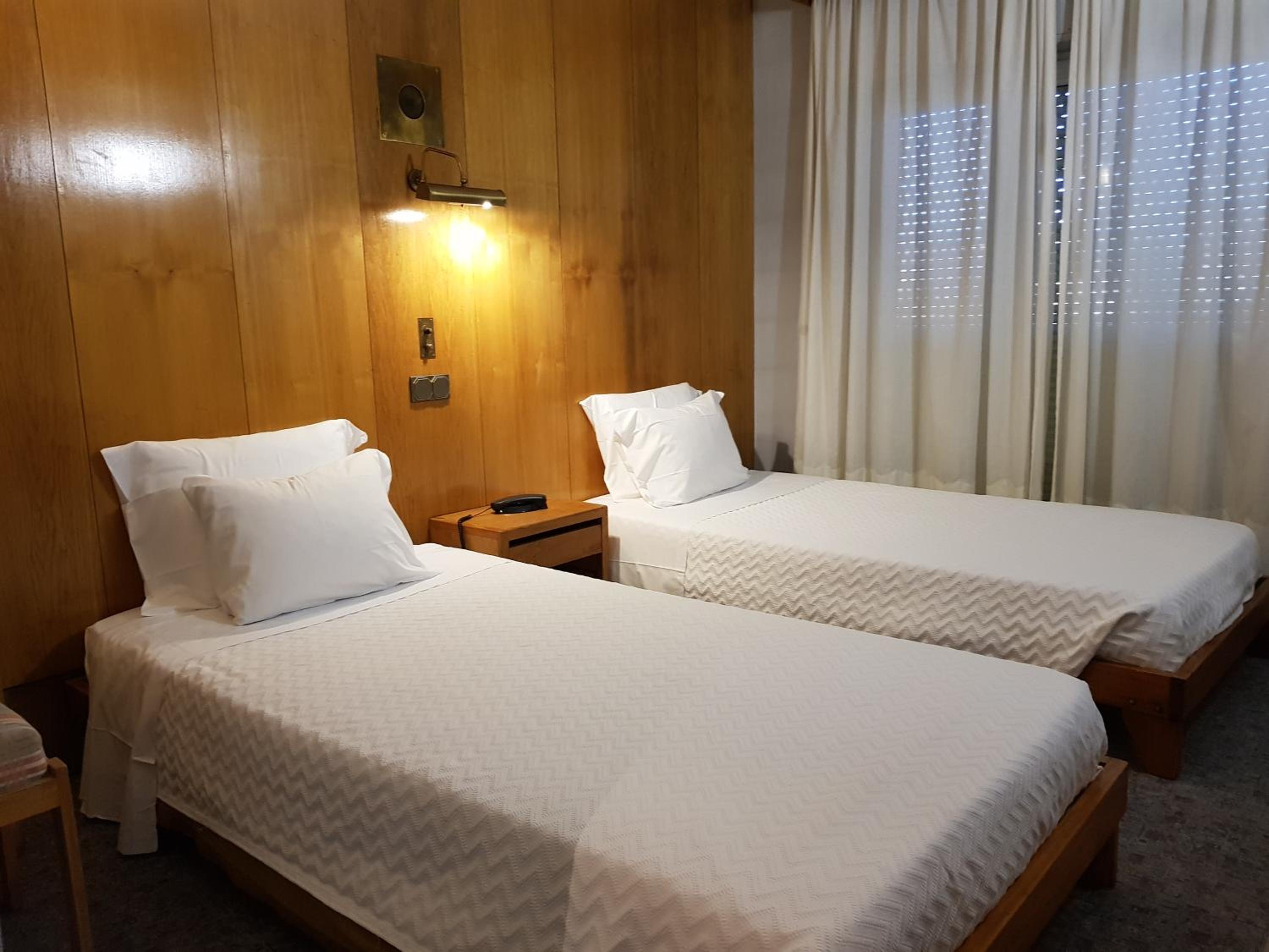 Twin Room - Photo 3