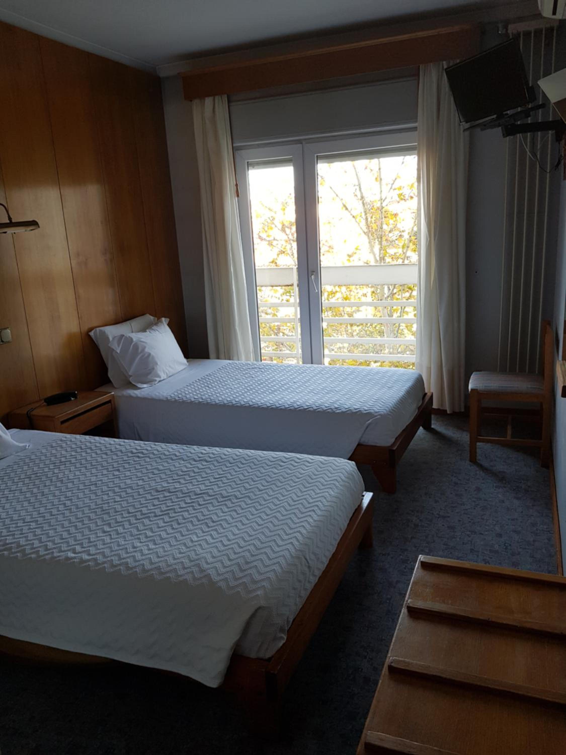 Twin Room - Photo 5