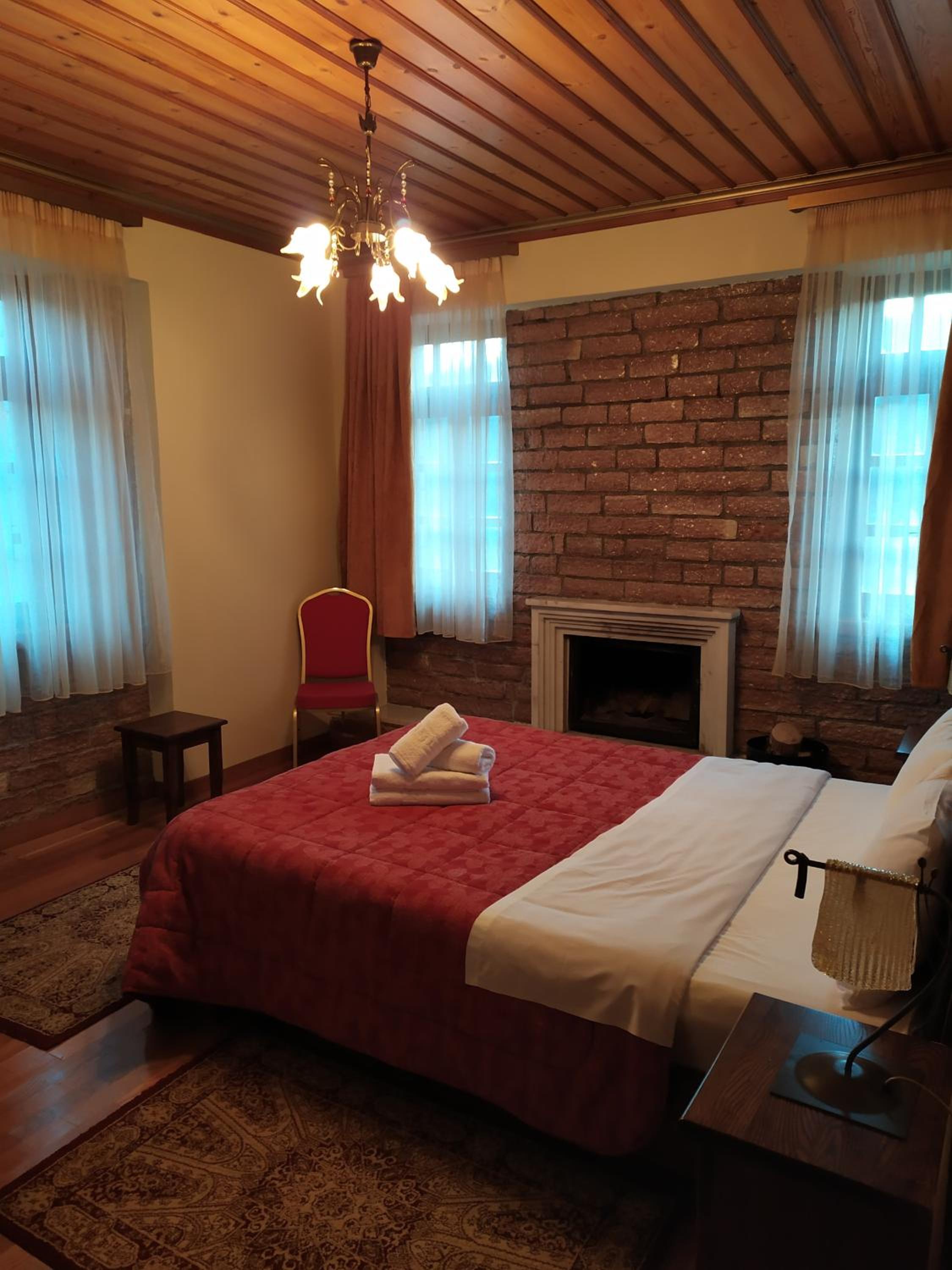 Deluxe Family Room photo 2