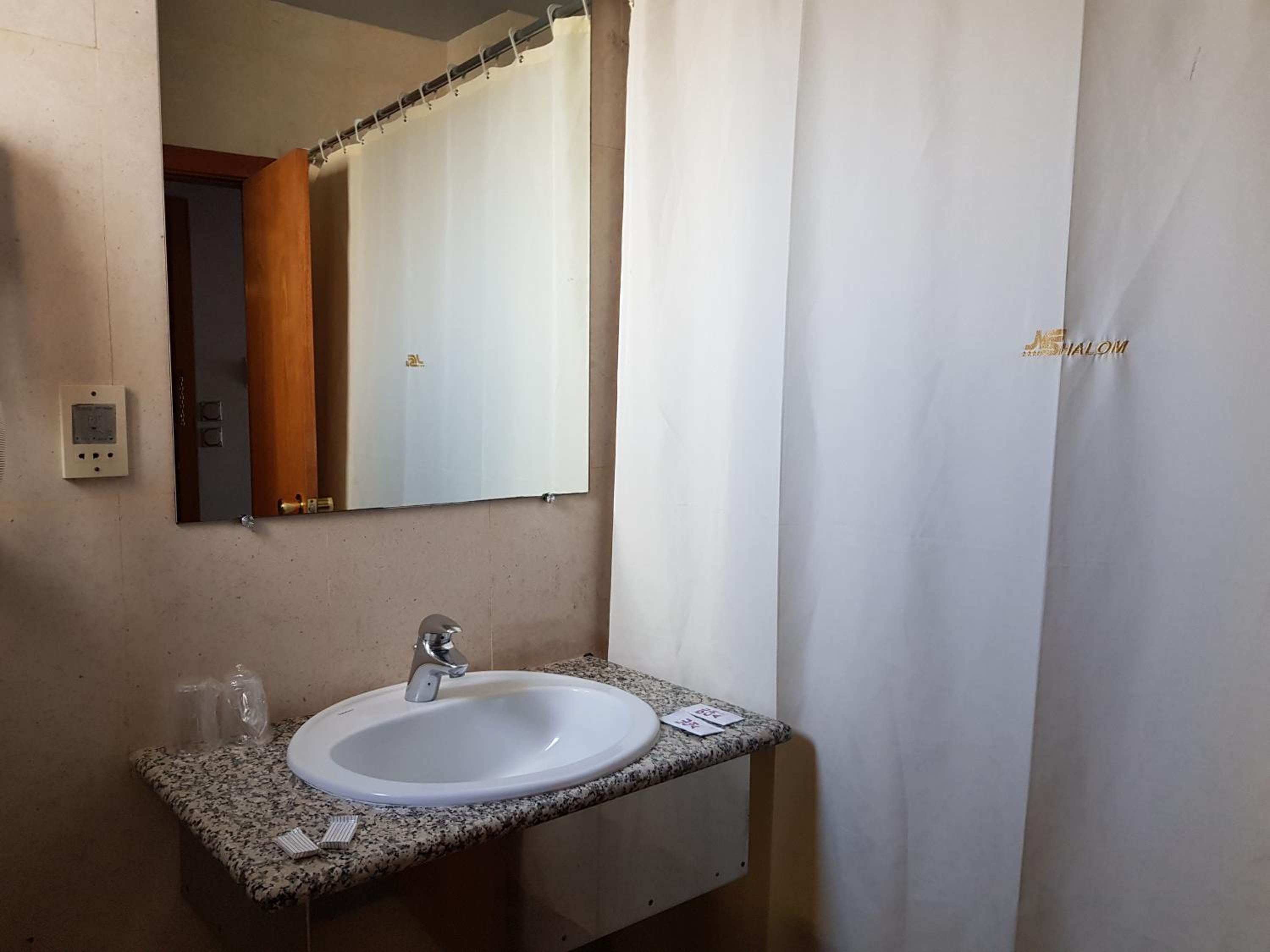 Twin Room - Photo 2