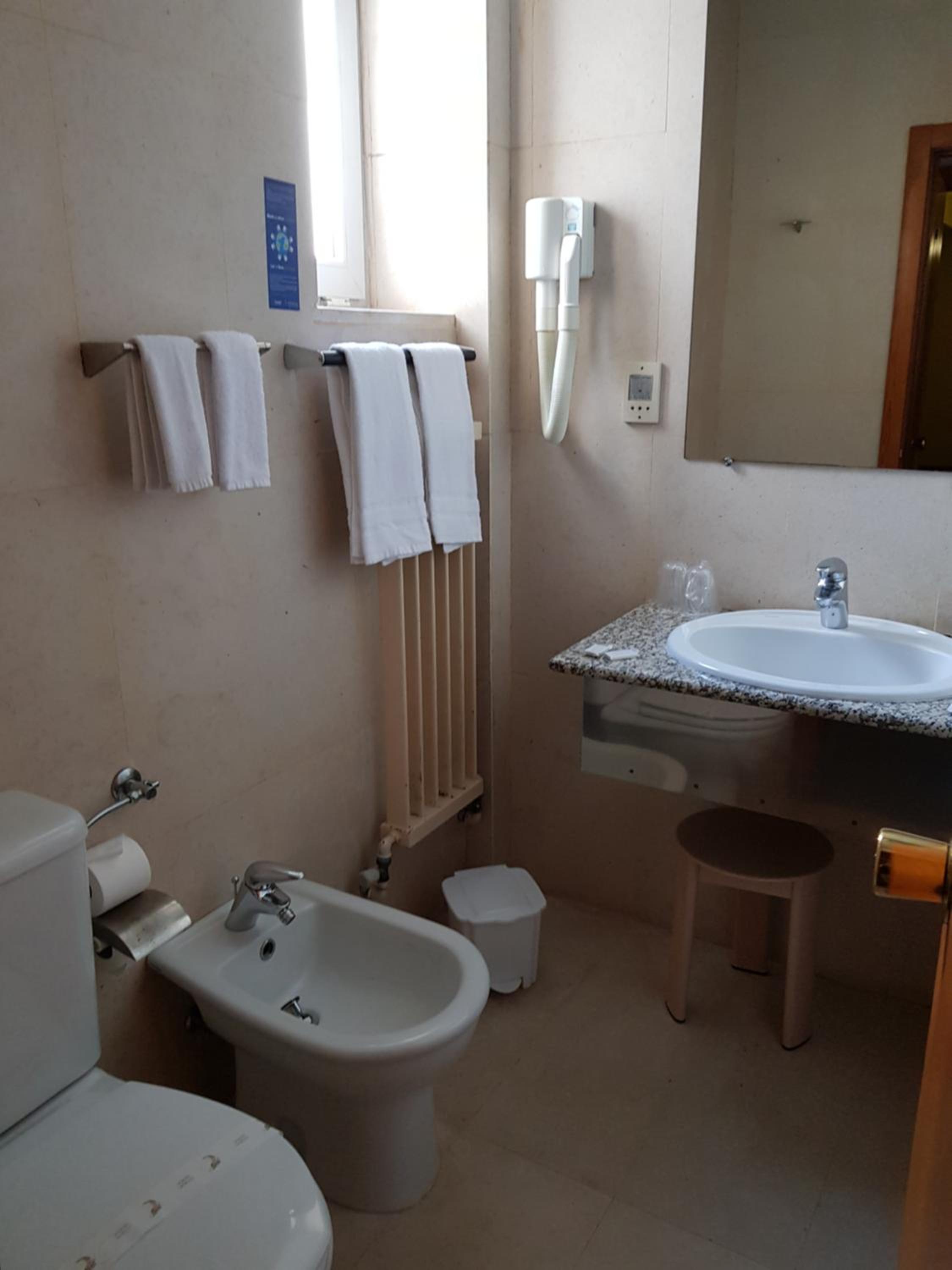 Double Room - Photo 8