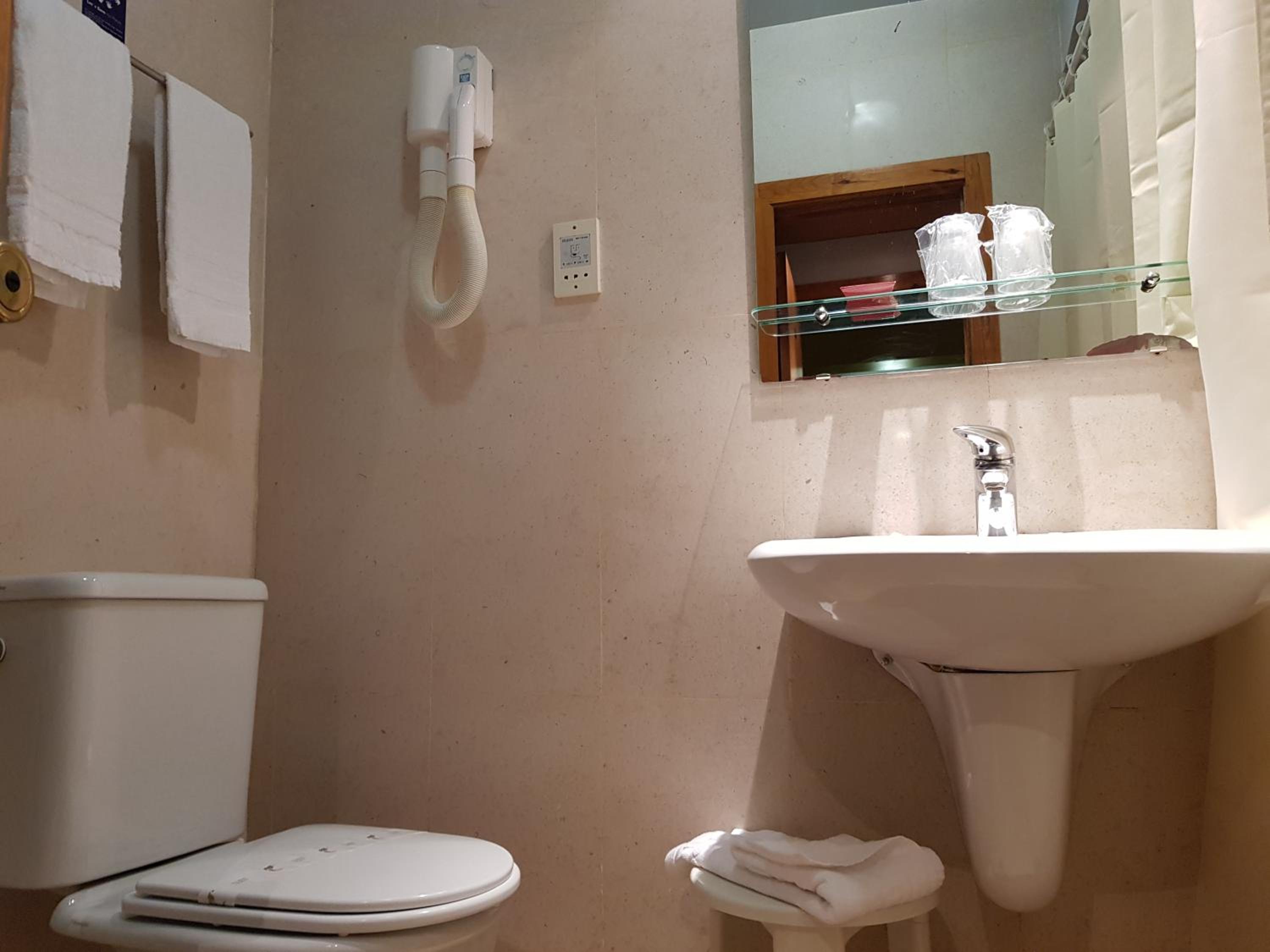 Twin Room - Photo 6