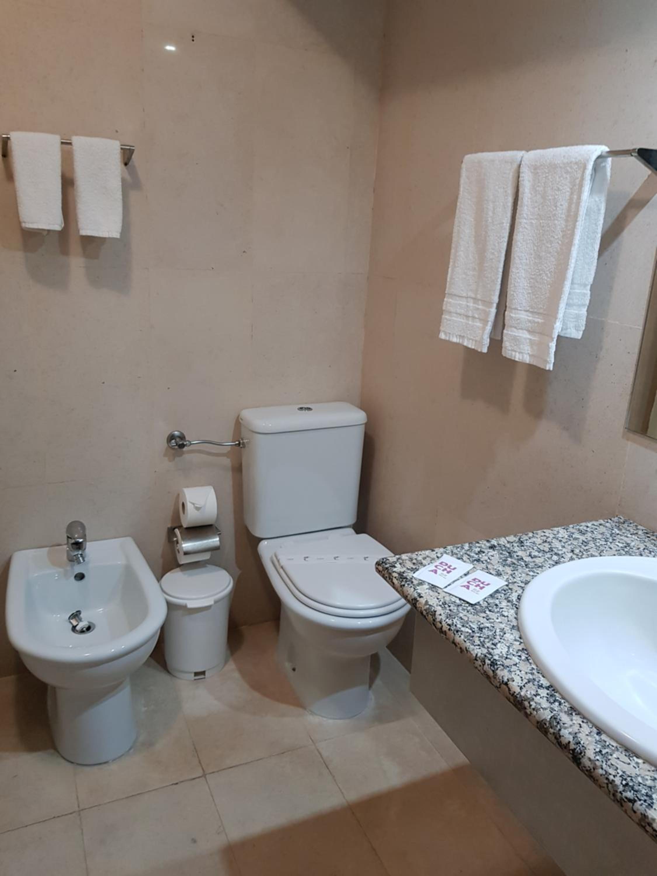 Twin Room - Photo 7