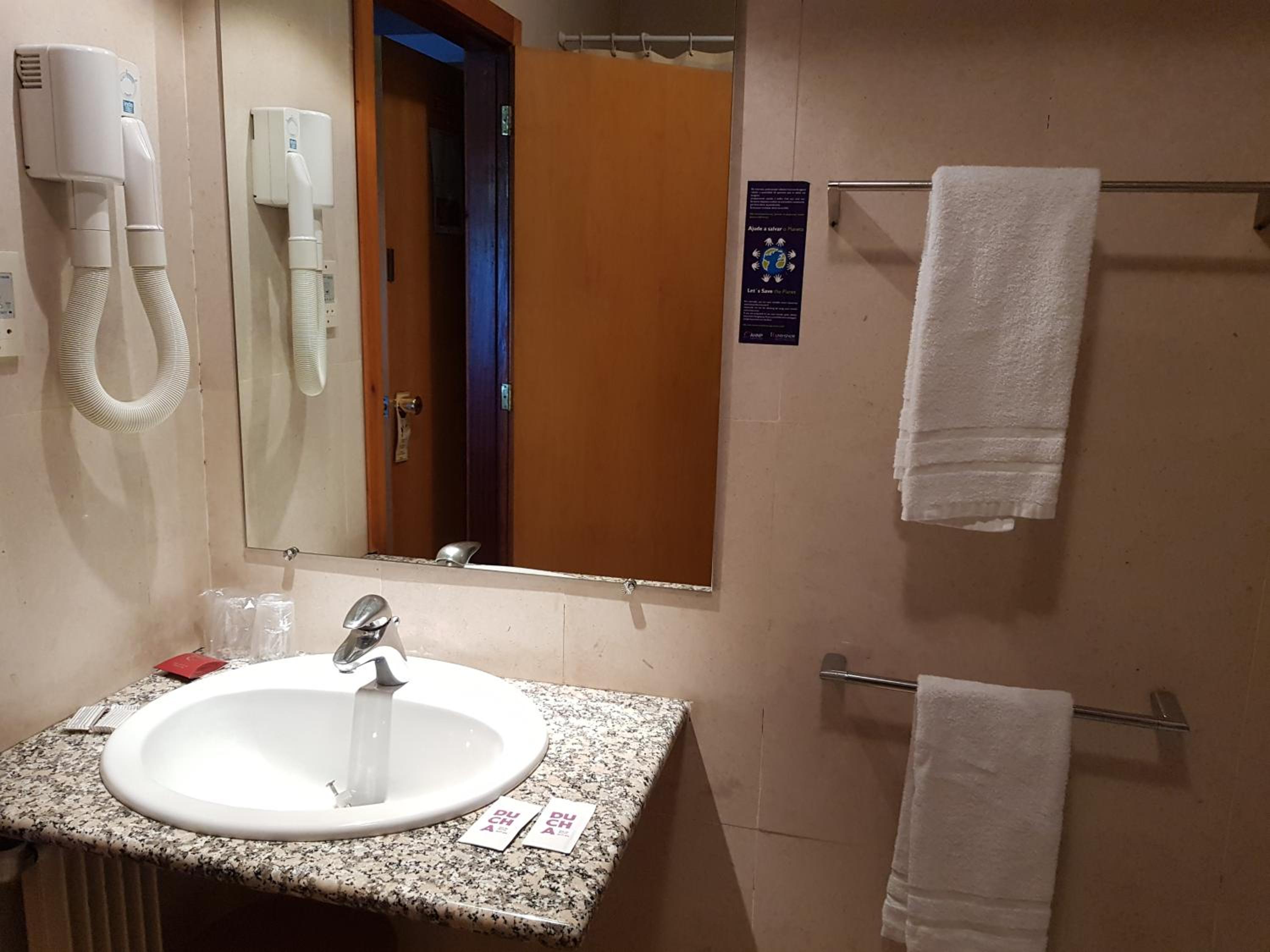 Double Room - Photo 10