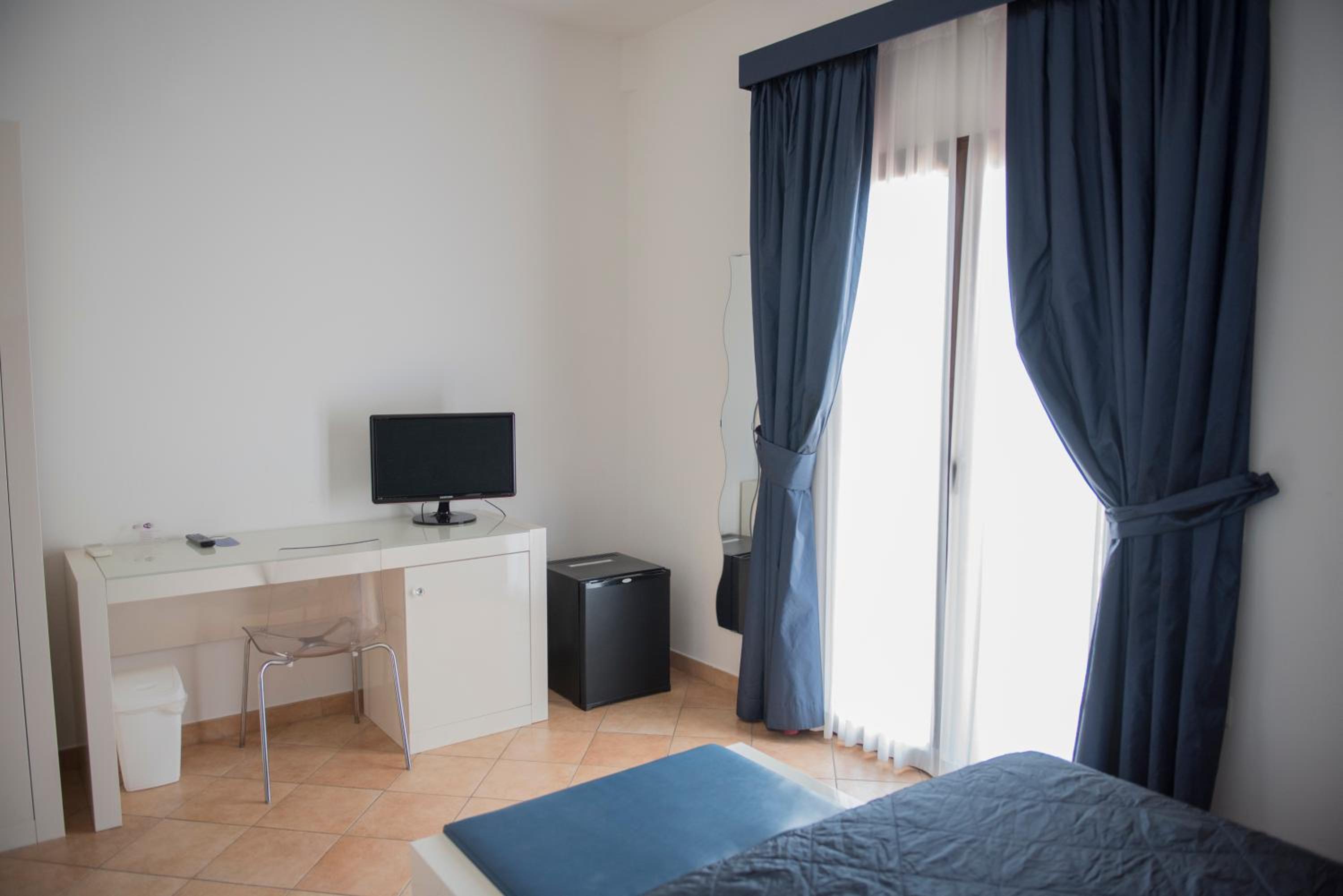 Double Room with Sea View photo 3