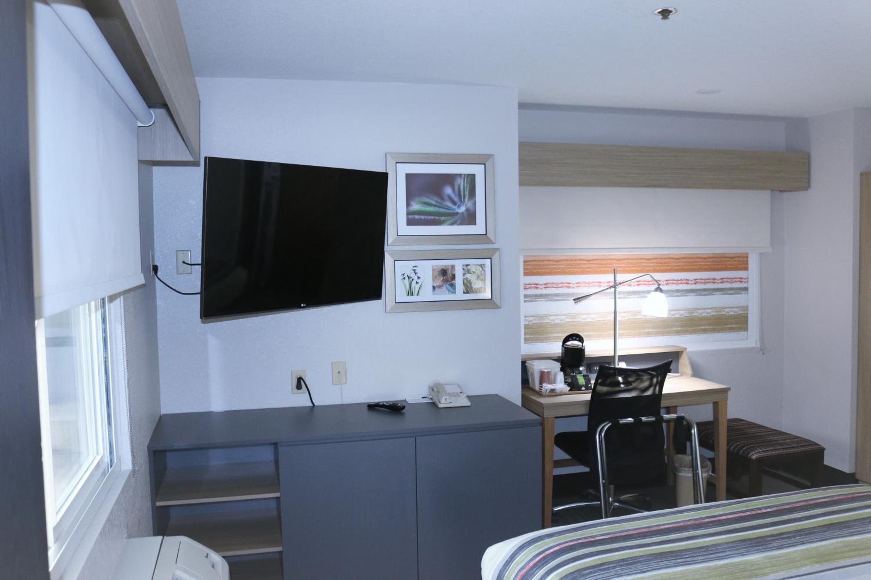 Queen Room - Disability Access/Non-Smoking - Photo 4