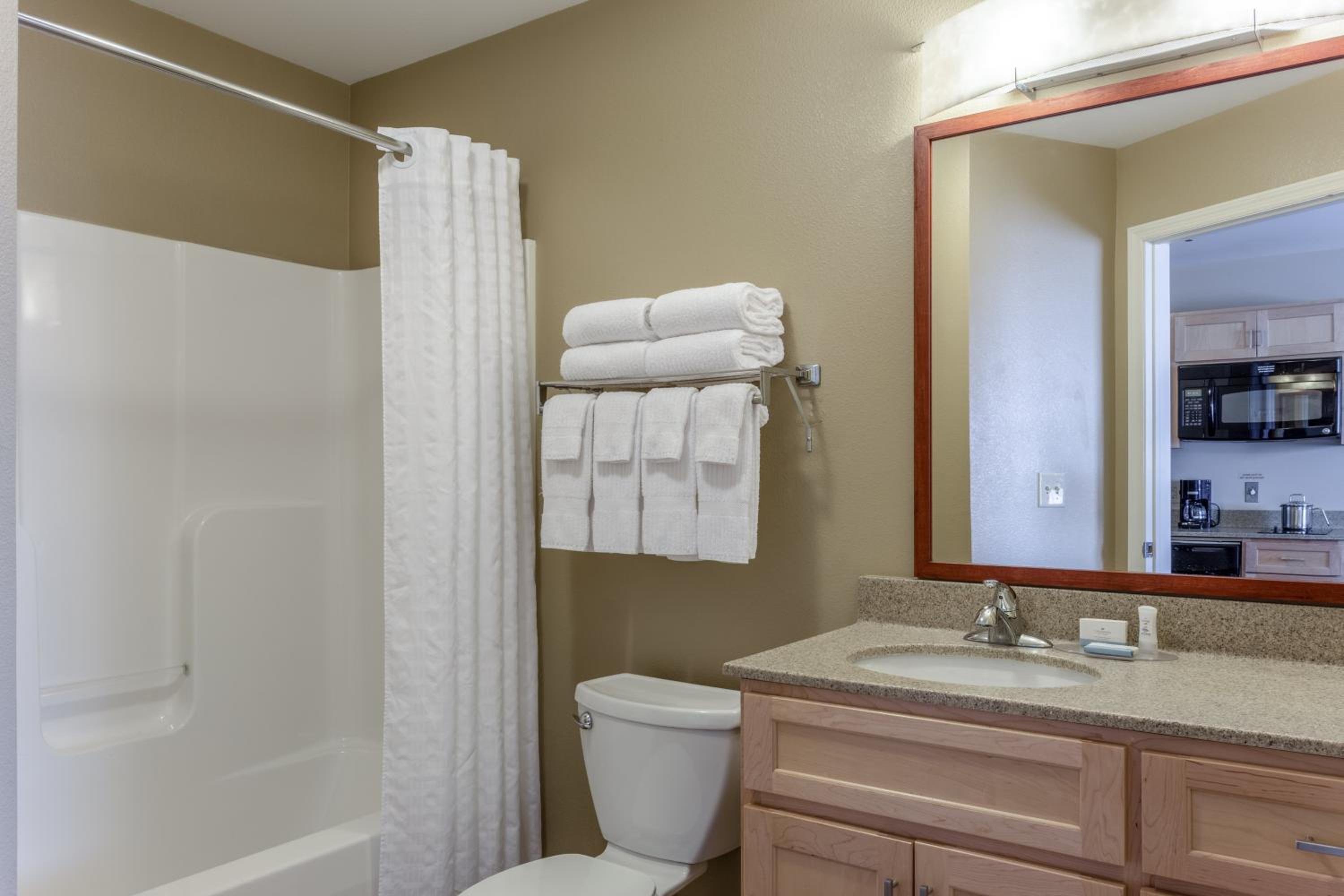 Studio Queen Suite - Photo 3