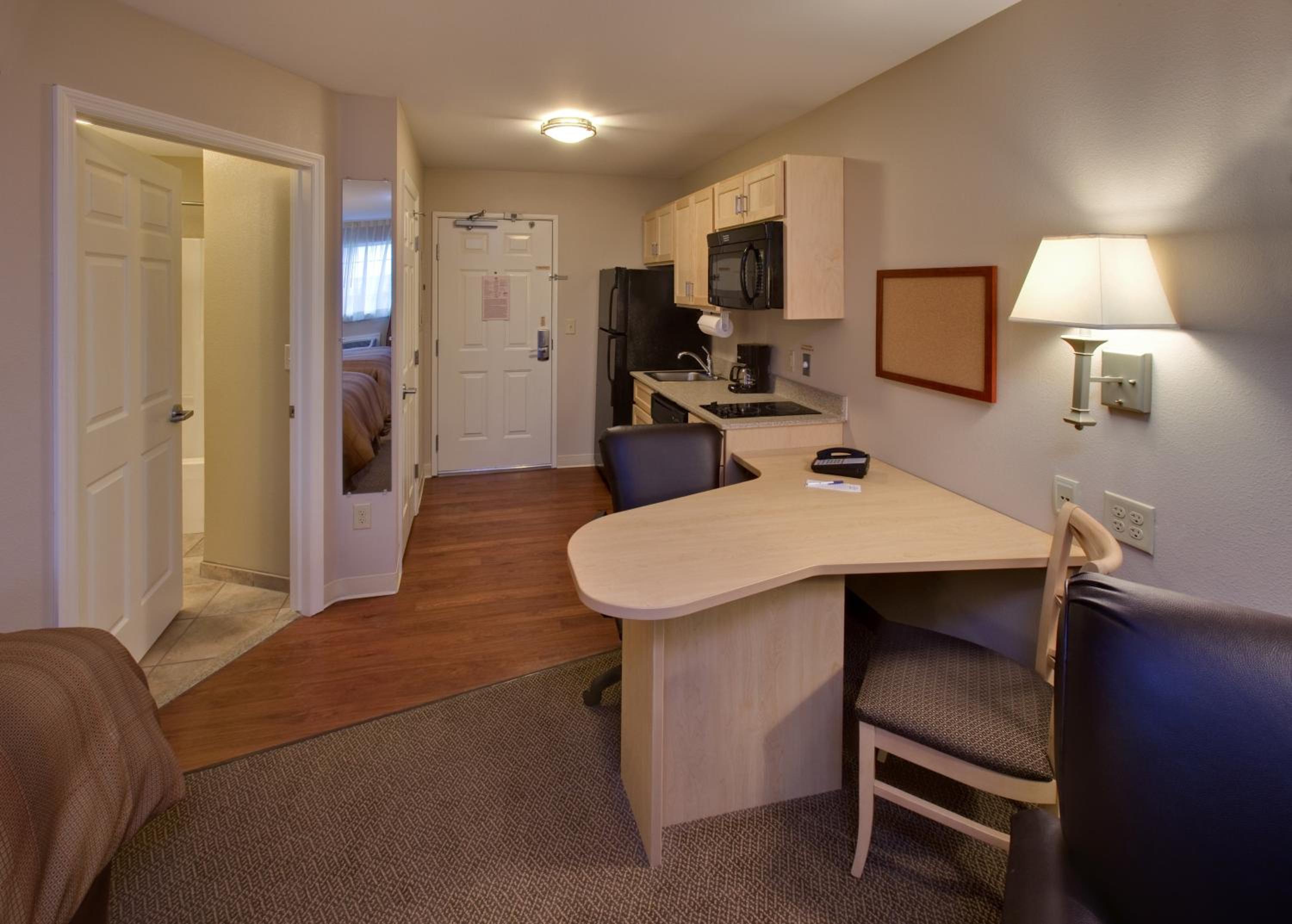 Studio Suite with Two Double Beds - Photo 4