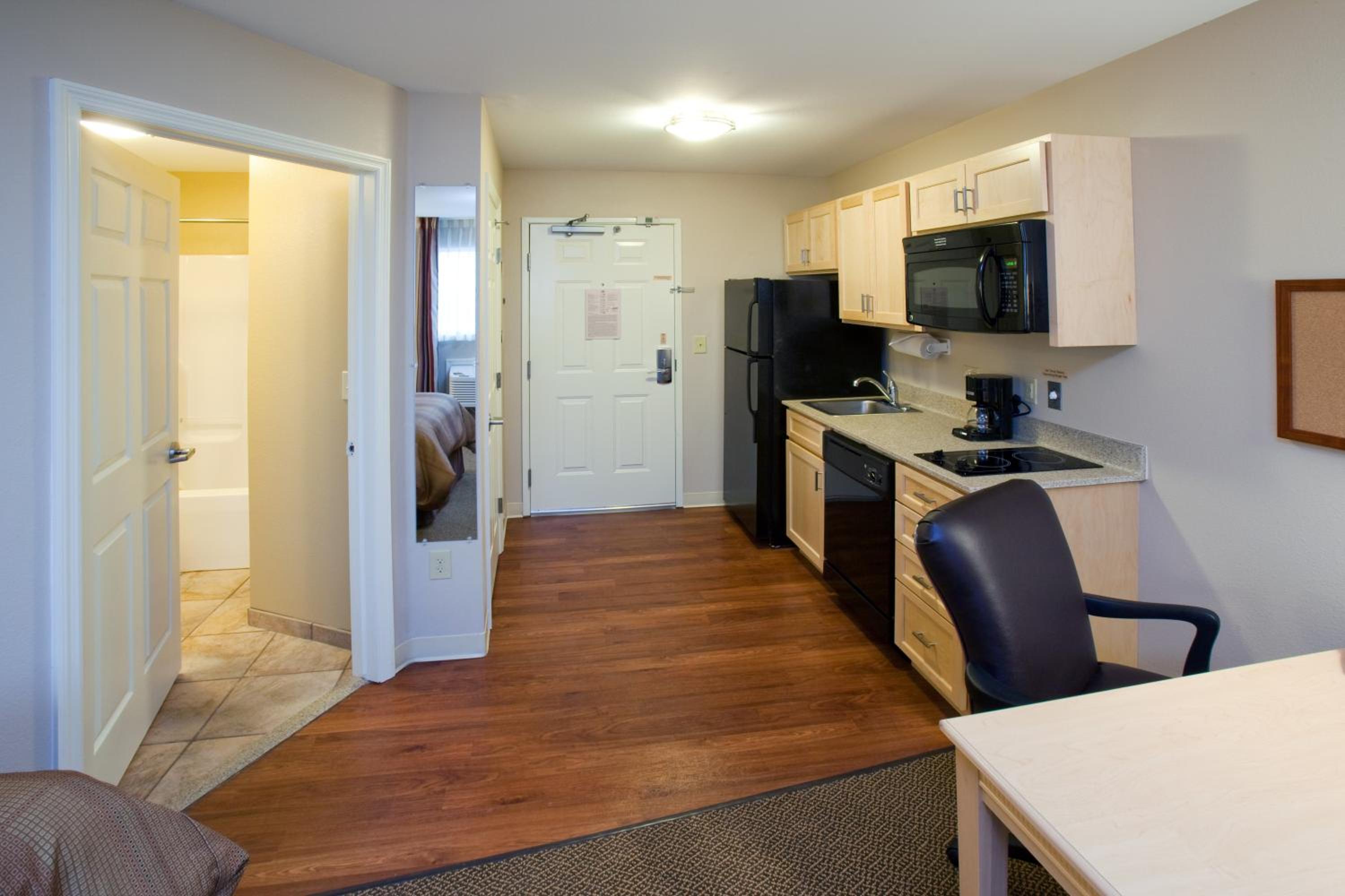 Studio Queen Suite - Photo 4