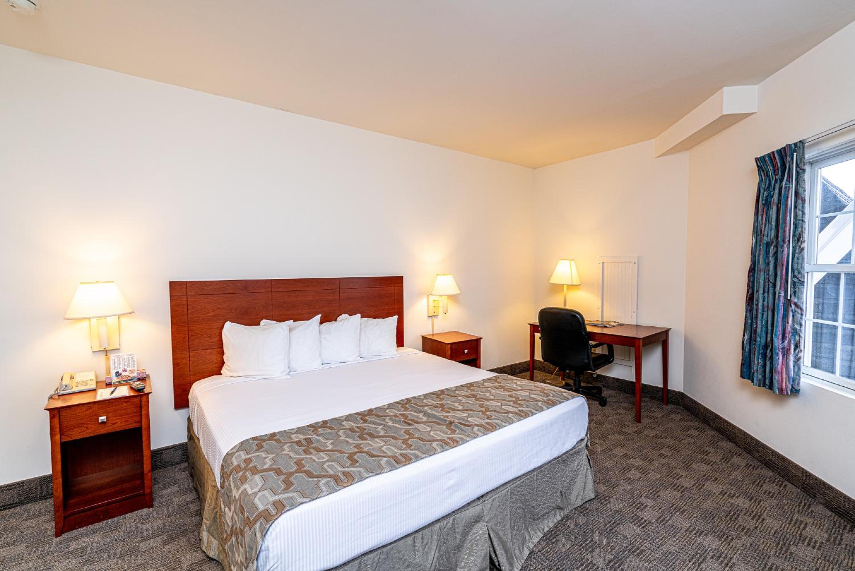 Deluxe King Room - Non-Smoking