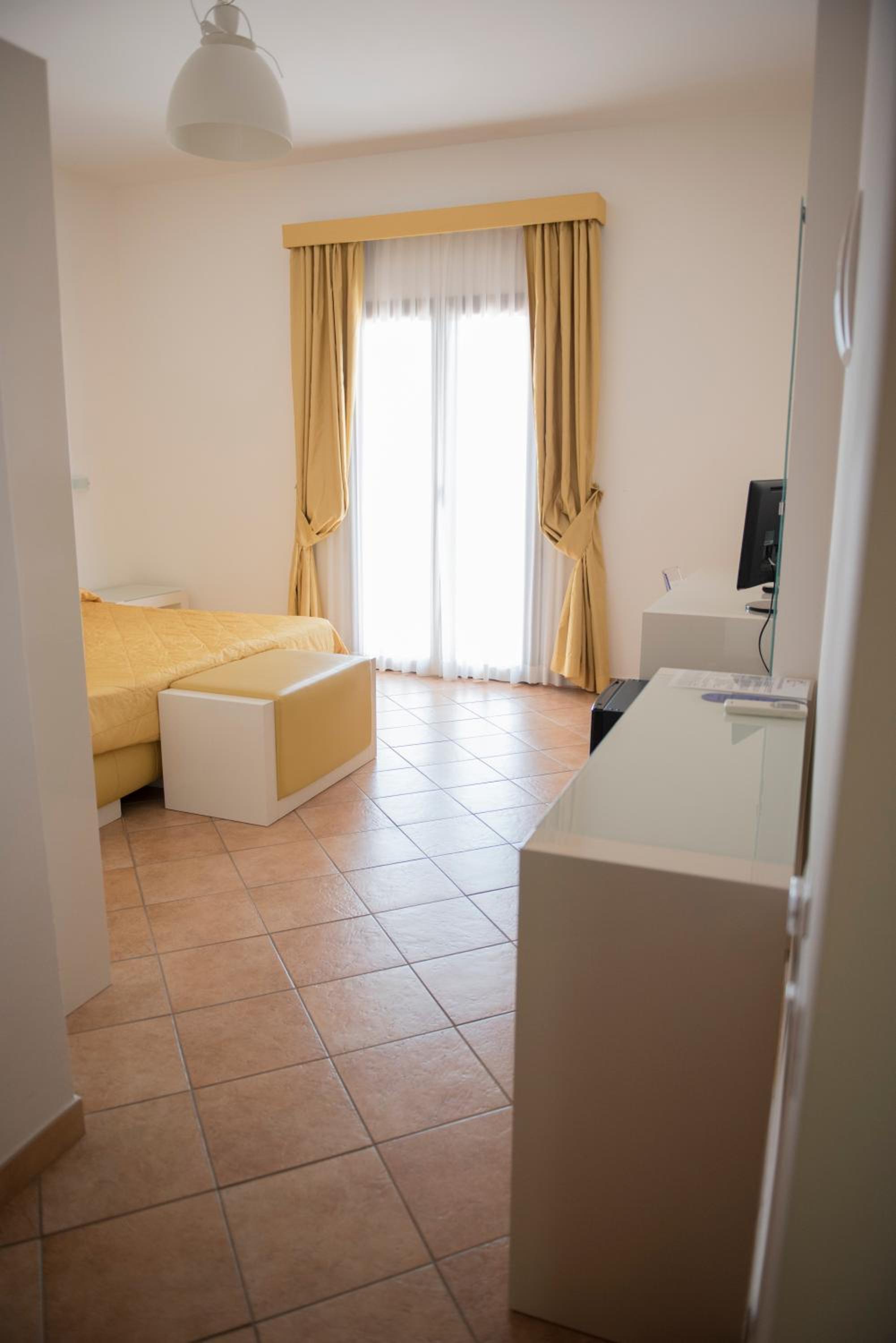 Suite with Sea View (4 Adults) photo 2
