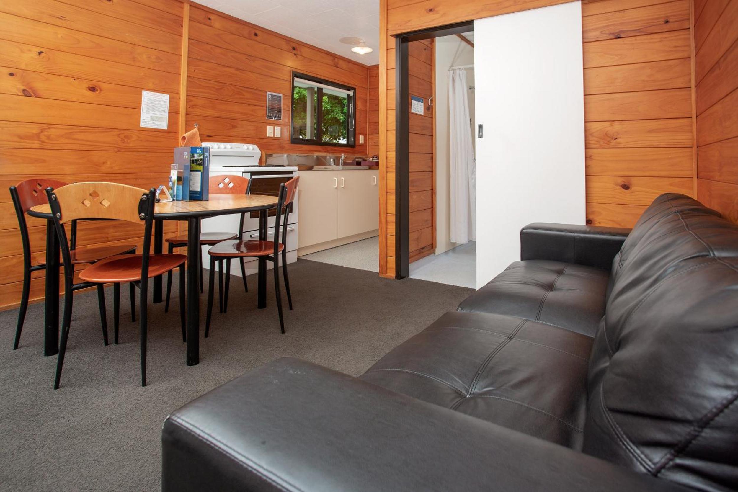 Family room with Kitchen and en Suite photo 3