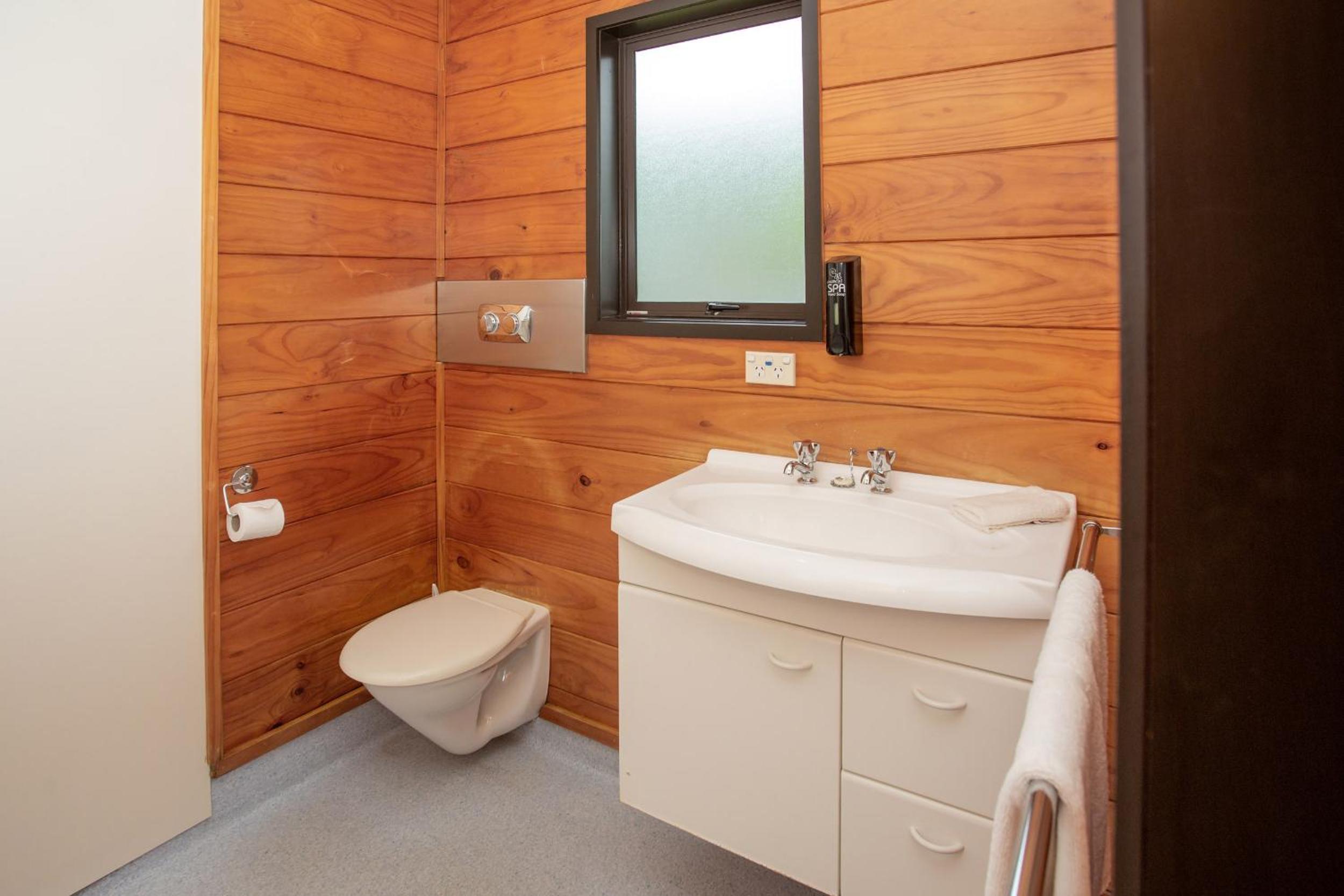 Family room with Kitchen and en Suite photo 2
