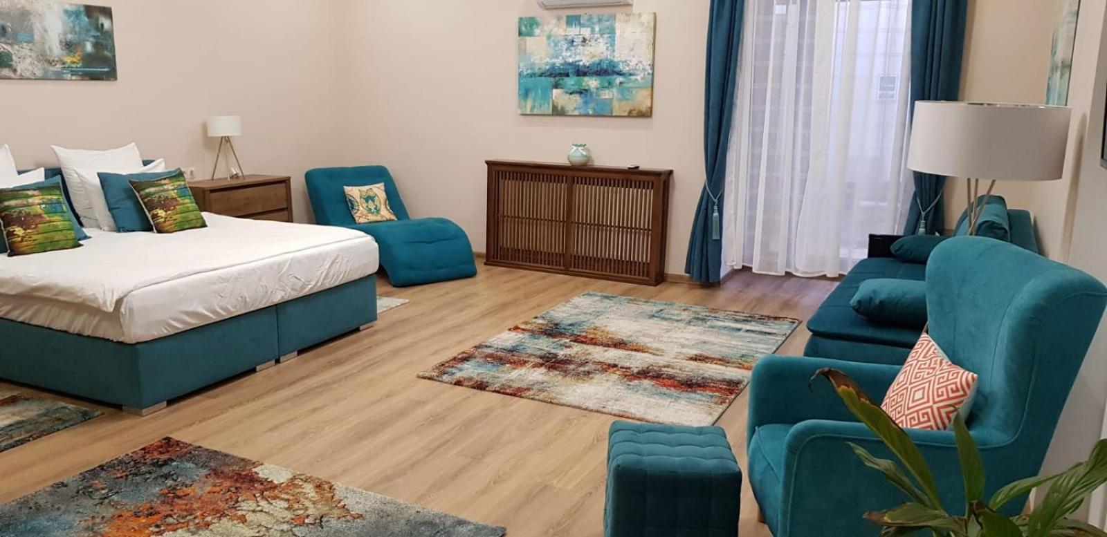 One-Bedroom Apartment with Jacuzzi