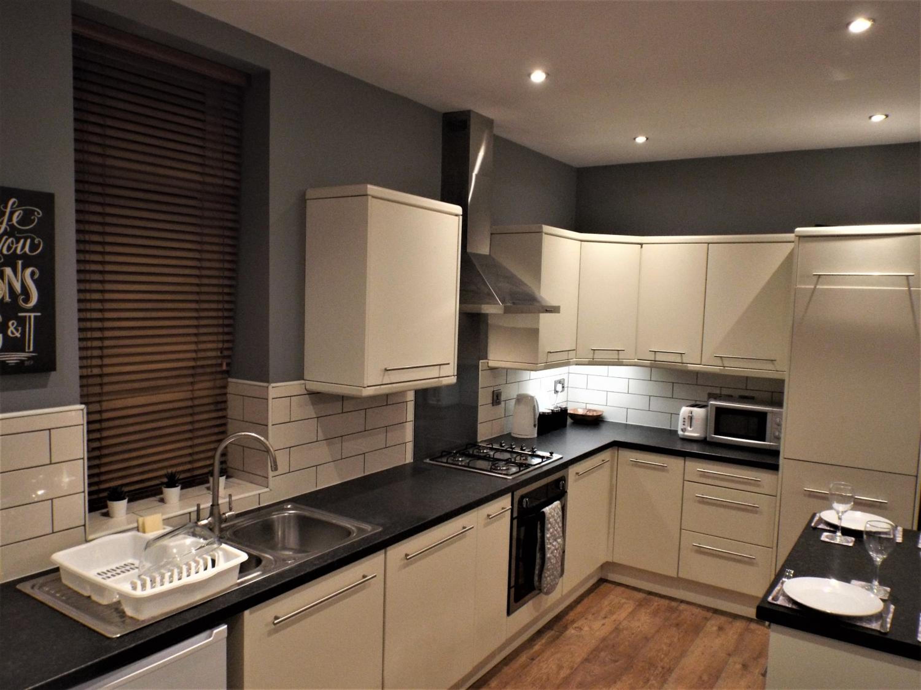 Two-Bedroom Townhouse - Photo 18