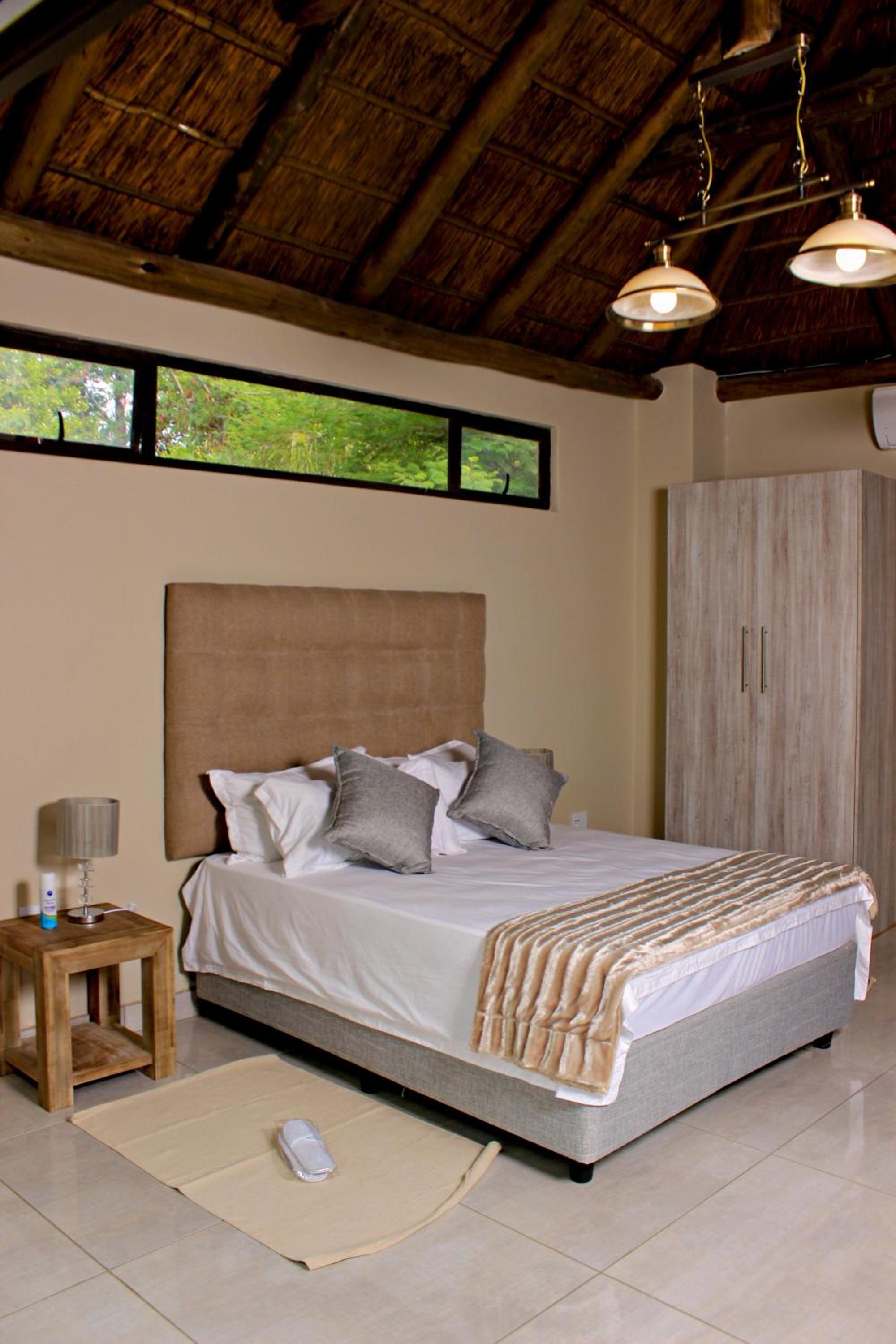 Deluxe Double Room (2 Adults + 1 Child) - Photo 1