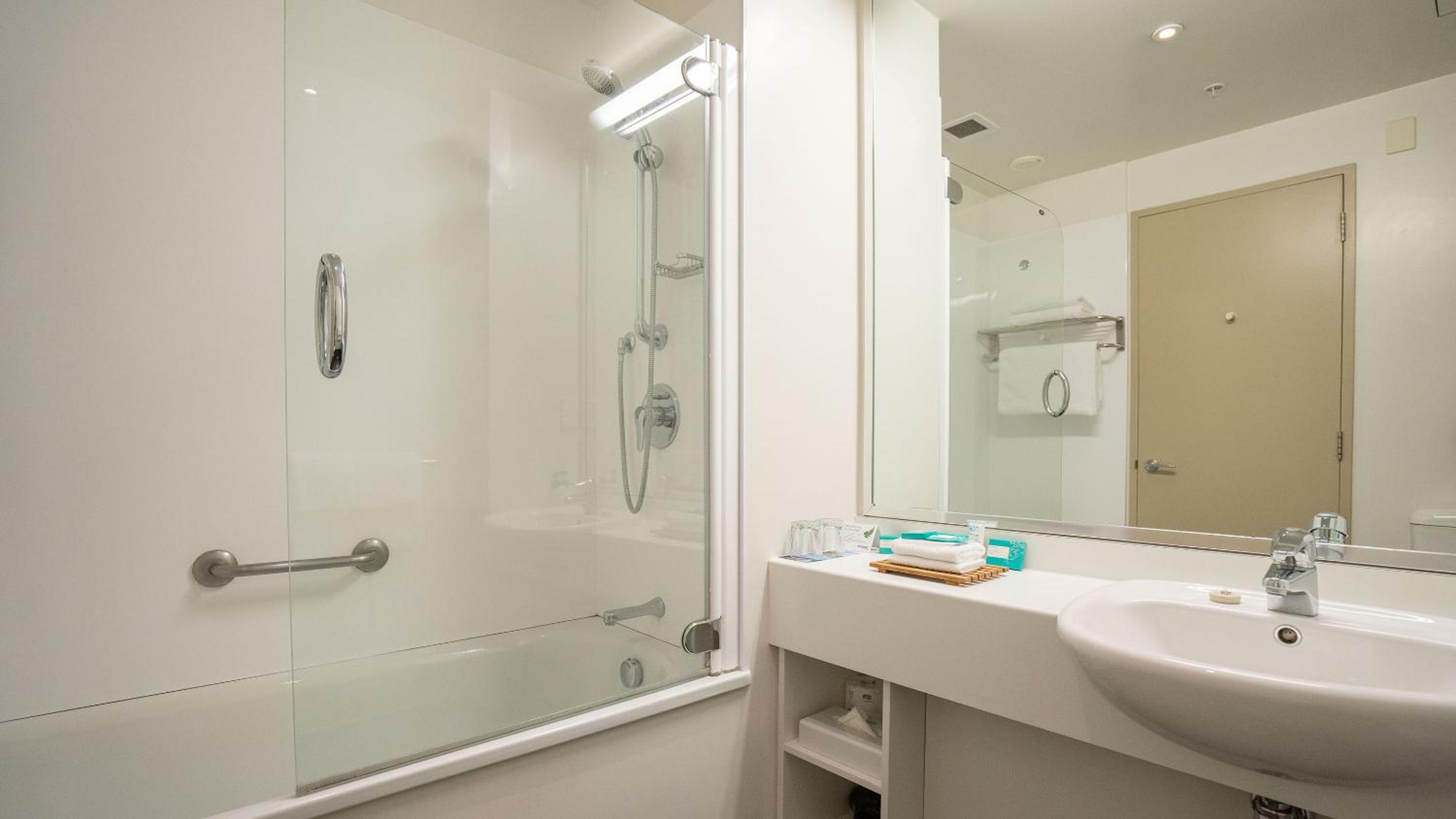 Standard Twin Room with Two Double Beds - Photo 6