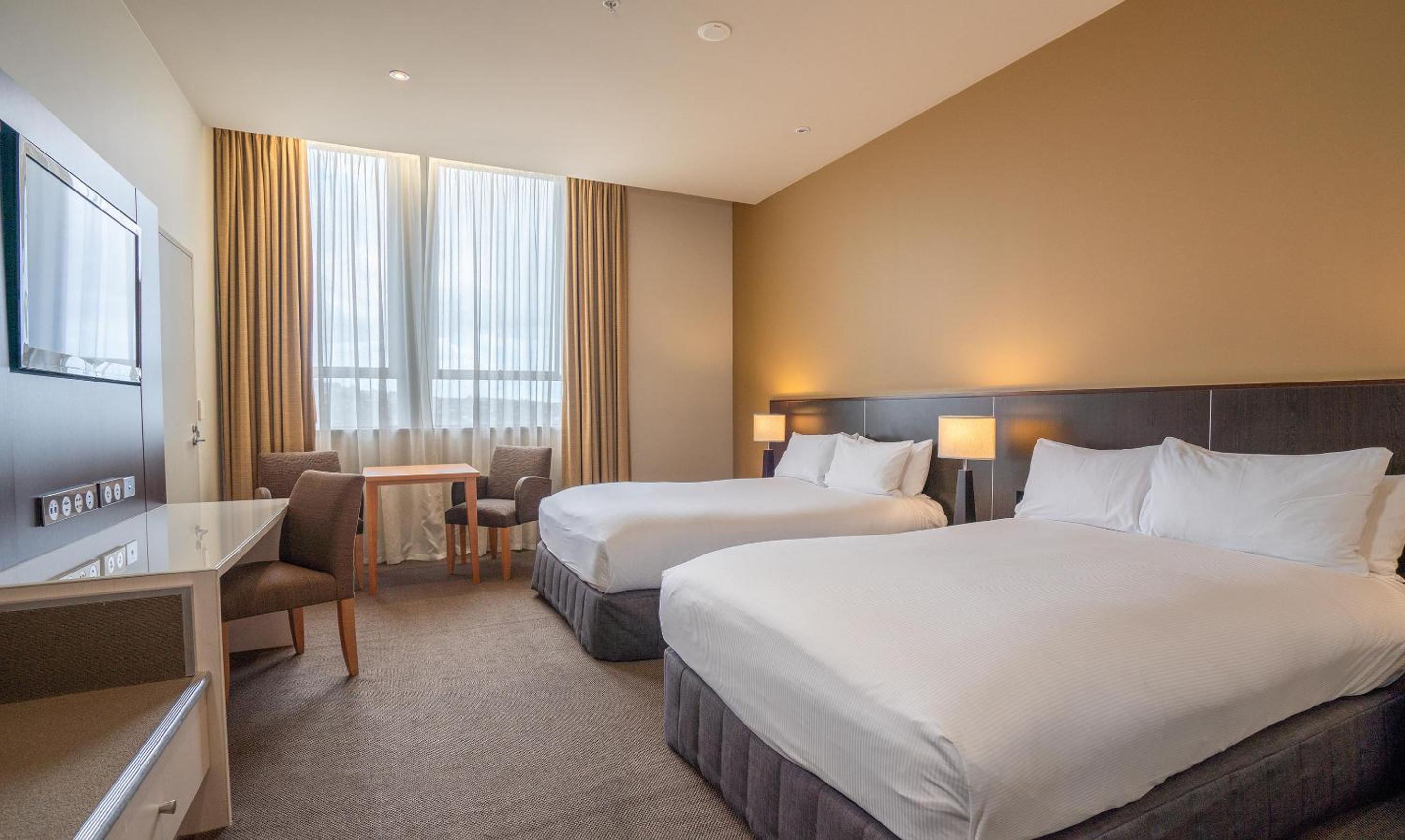 Standard Twin Room with Two Double Beds - Photo 5