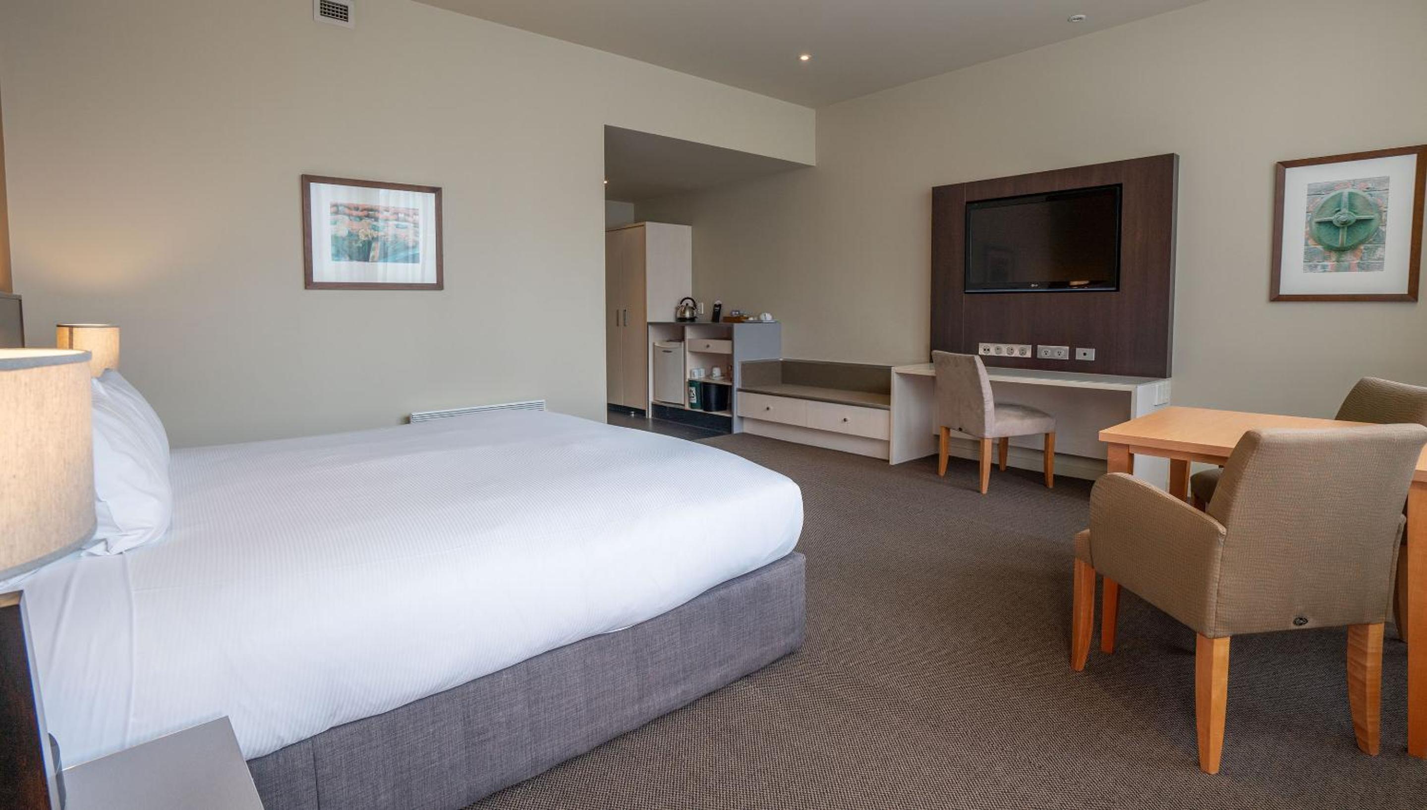 Superior King Room - Photo 5
