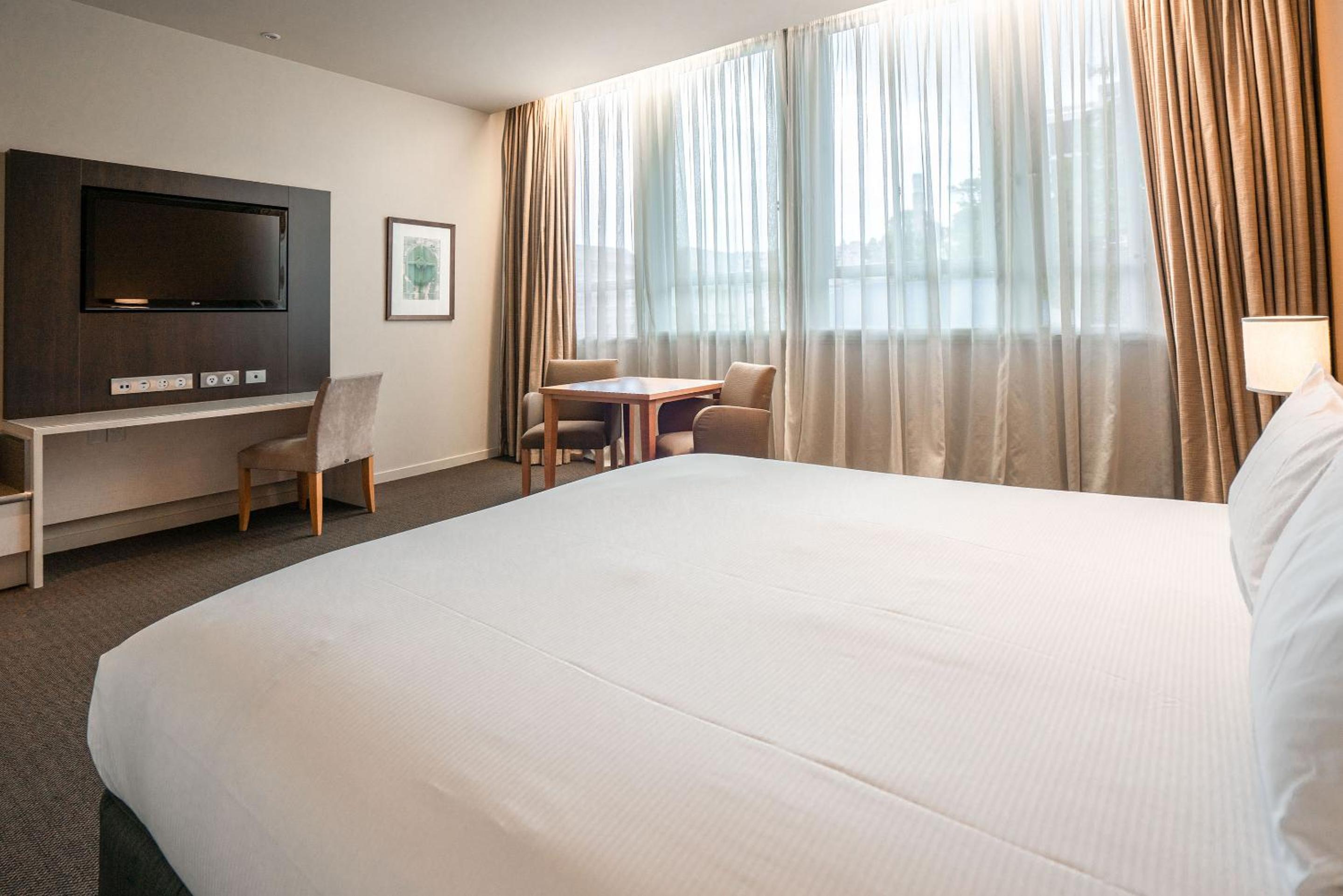 Superior King Room - Photo 7