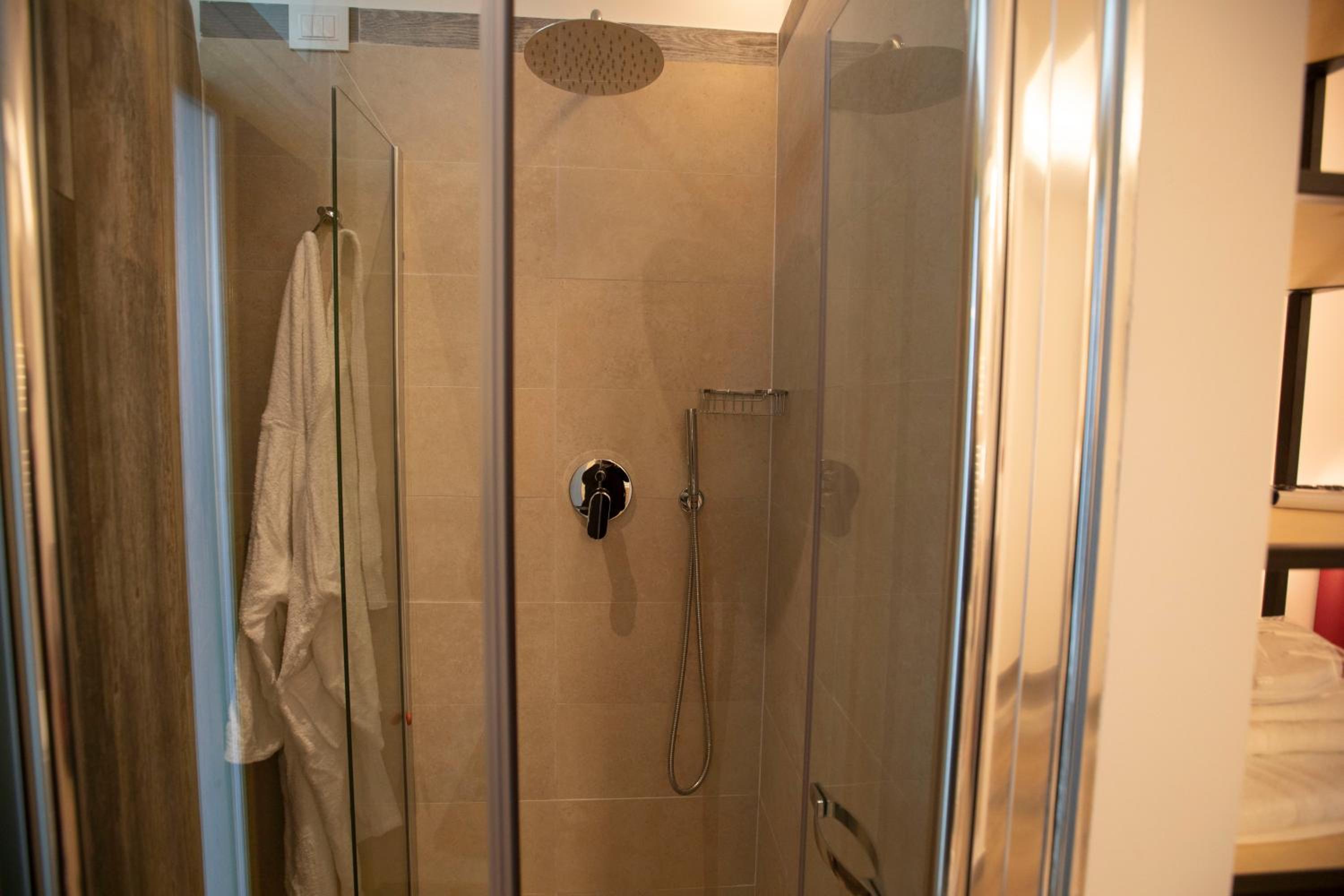 Deluxe Double or Twin Room - Photo 13