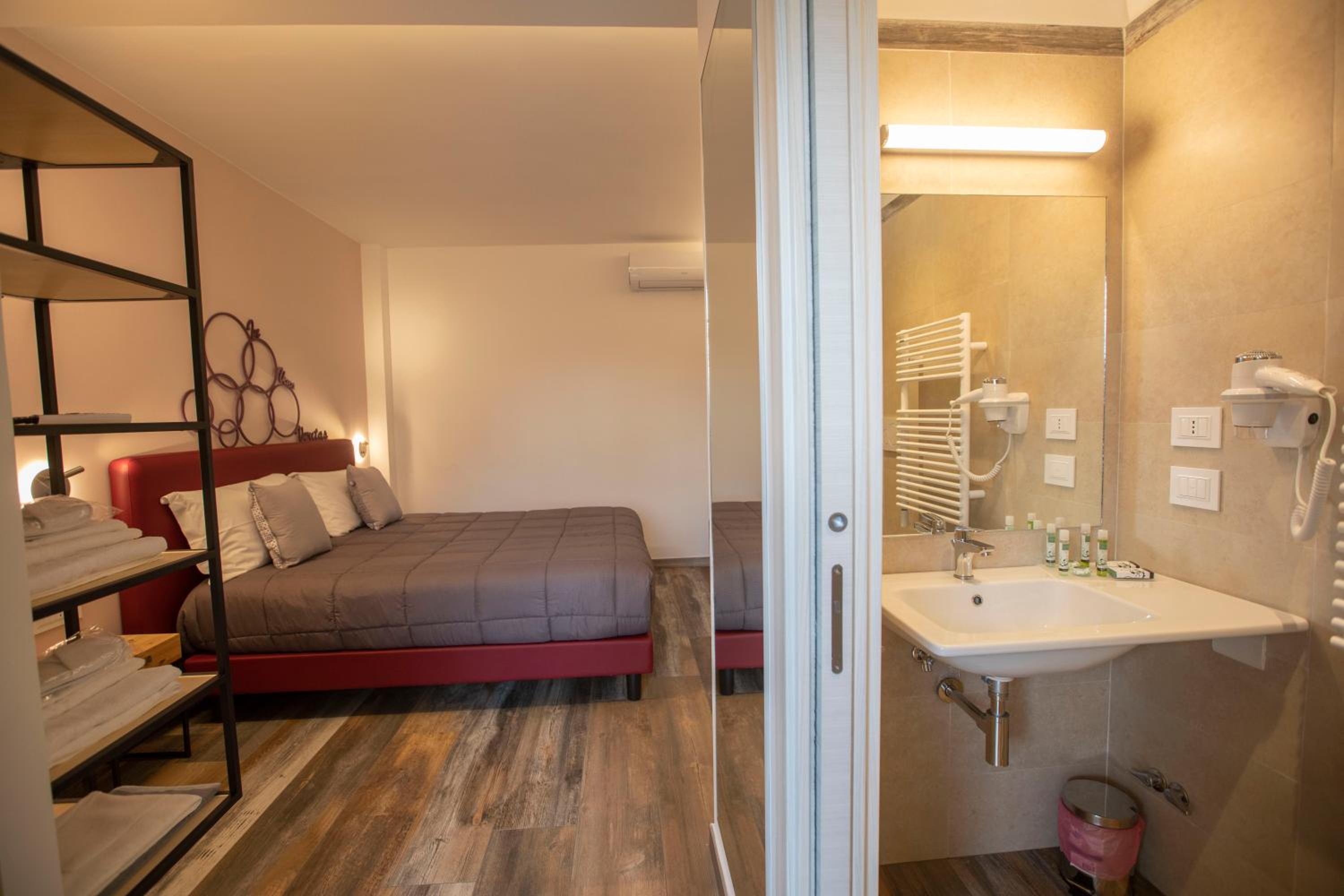 Deluxe Double or Twin Room - Photo 38