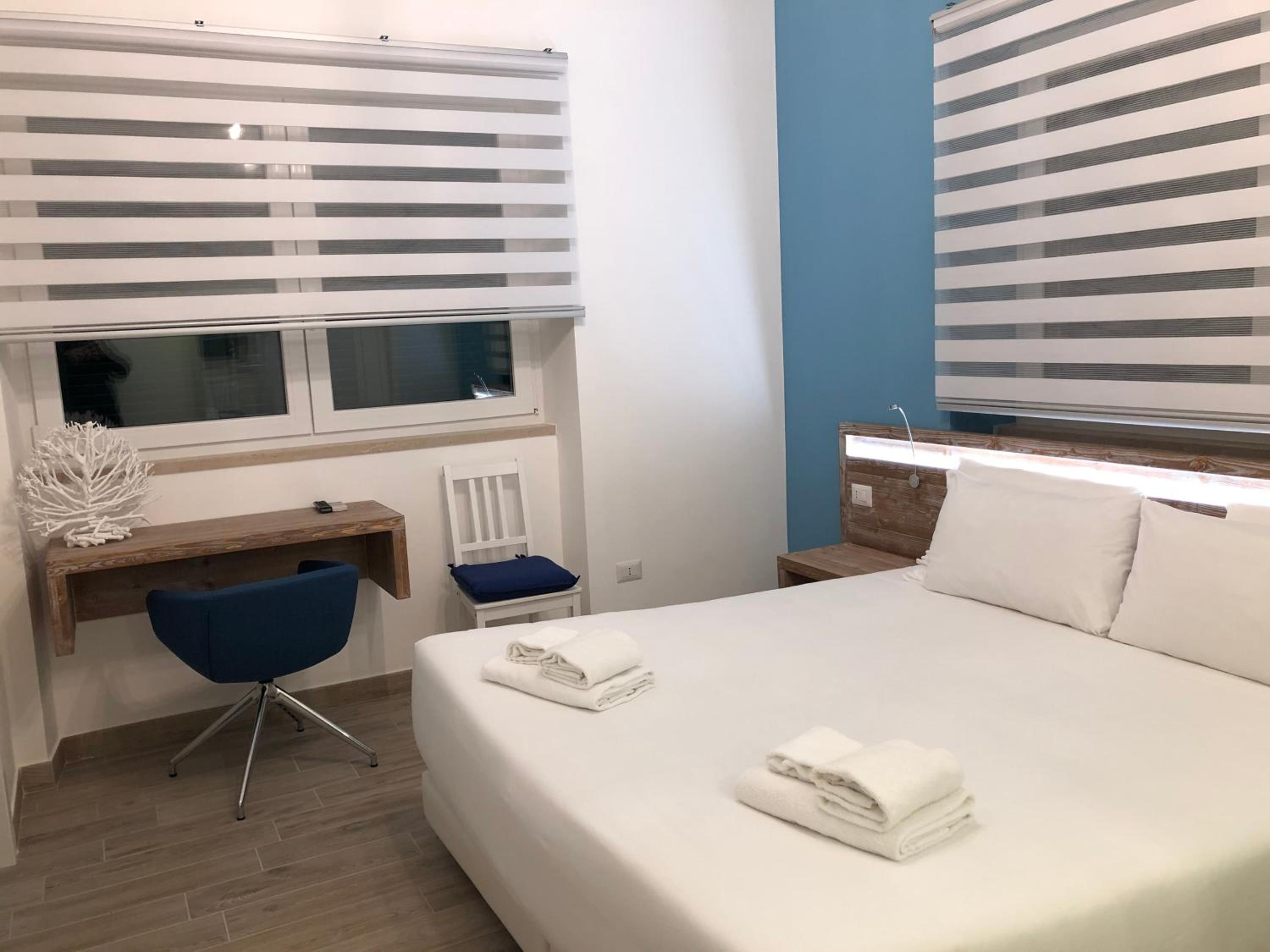 Double Room with Private Bathroom - Photo 13