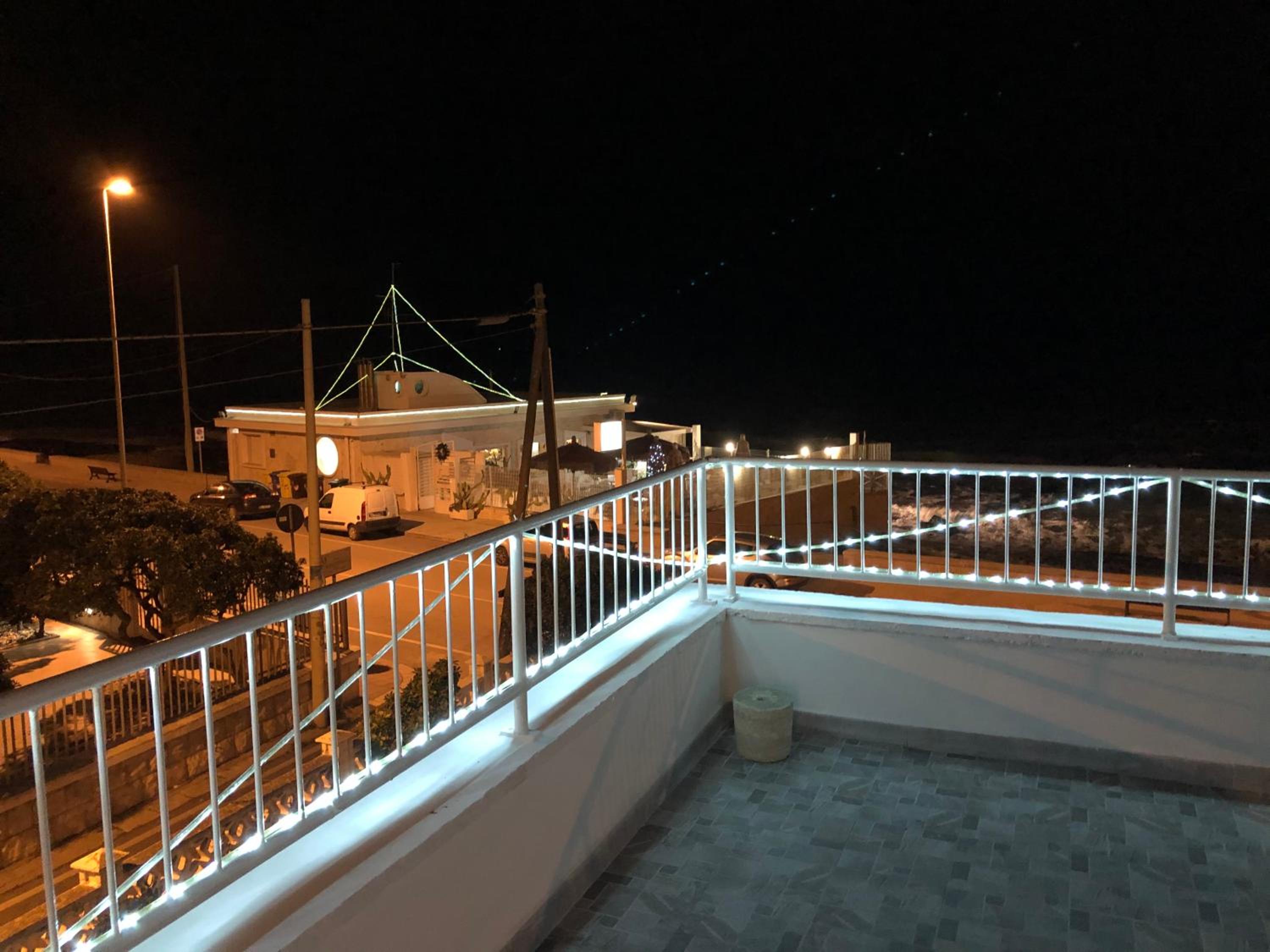 Deluxe Double Room with Sea View - Photo 12