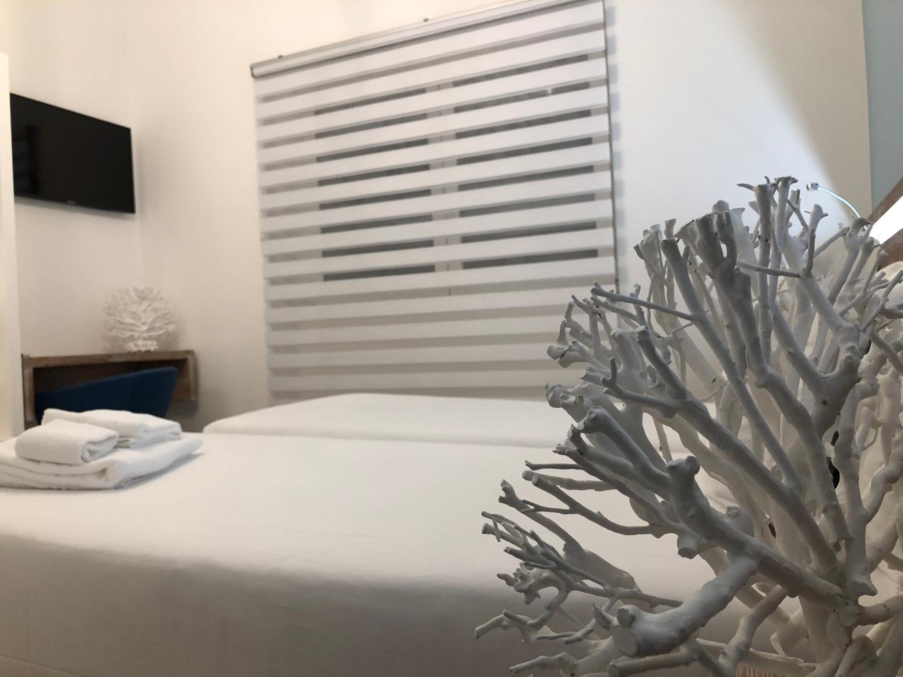 Double Room with Private Bathroom - Photo 15
