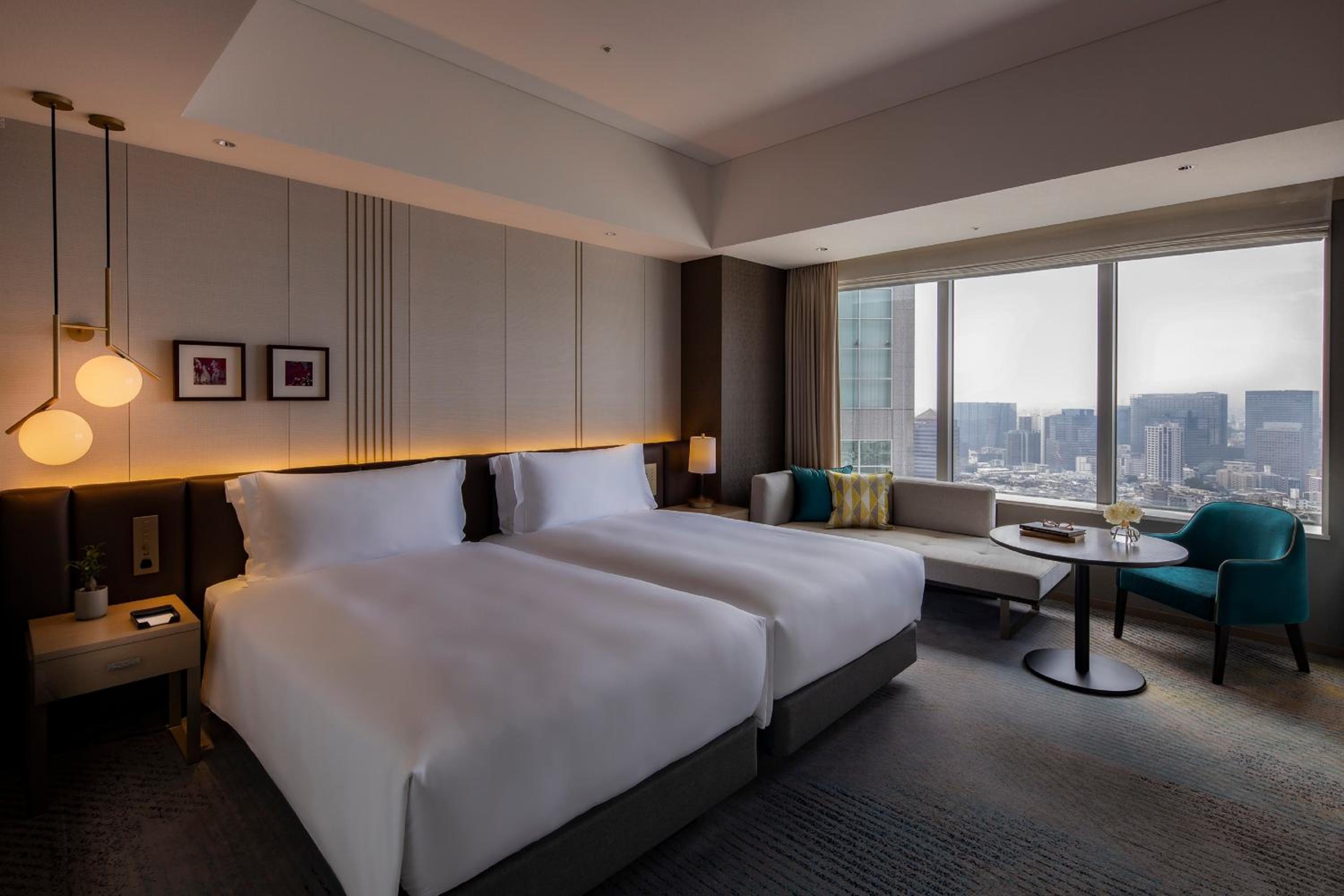 Premium Twin Room - Photo 2