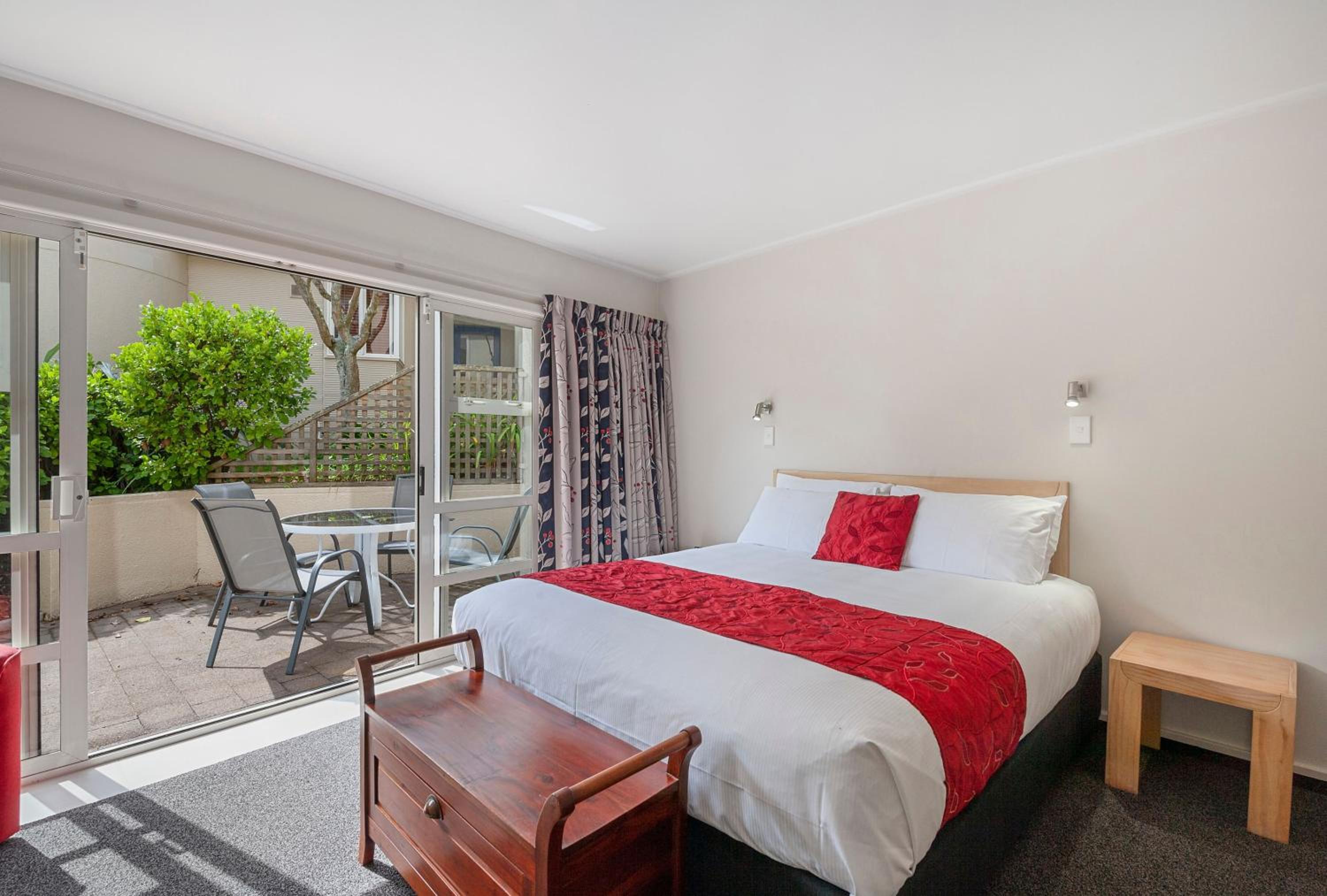 Three-Bedroom Suite with Lake View - Photo 6