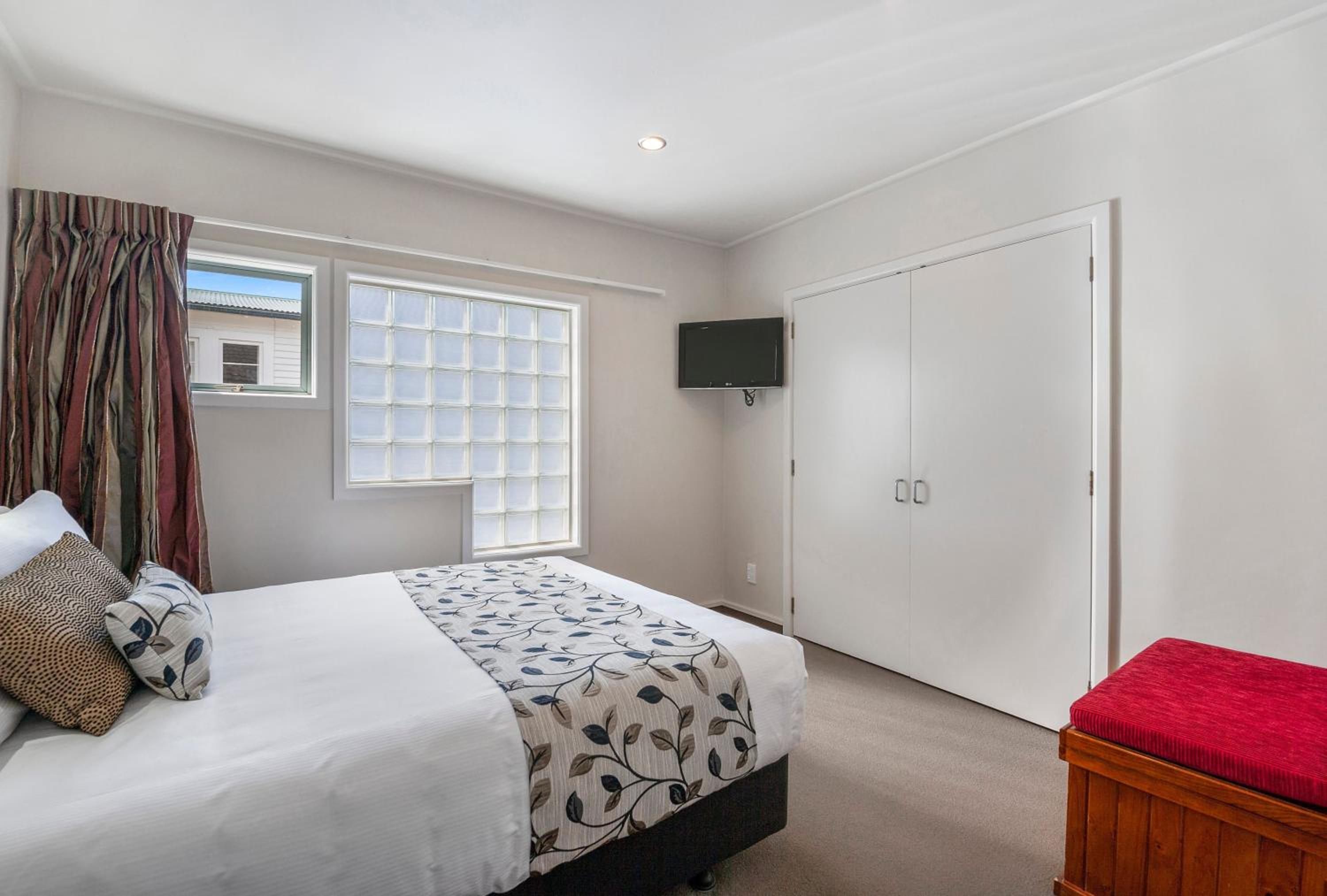 Large One-Bedroom Suite - Photo 2