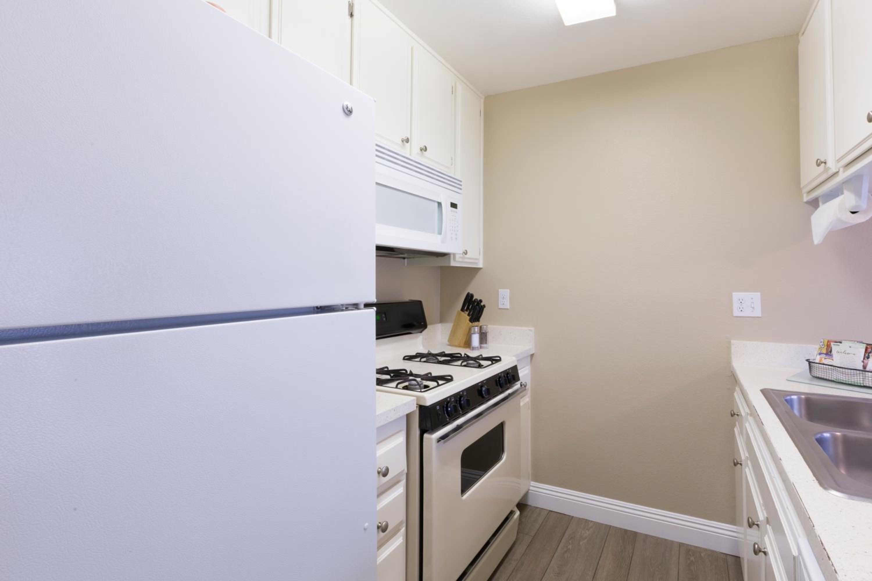 Two-Bedroom Suite - Photo 3