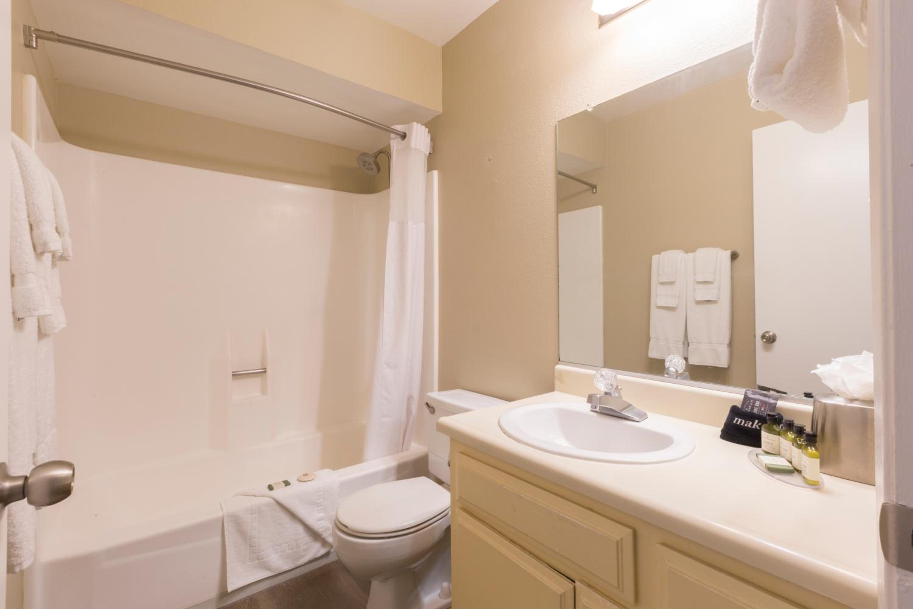 Two-Bedroom Suite - Photo 2