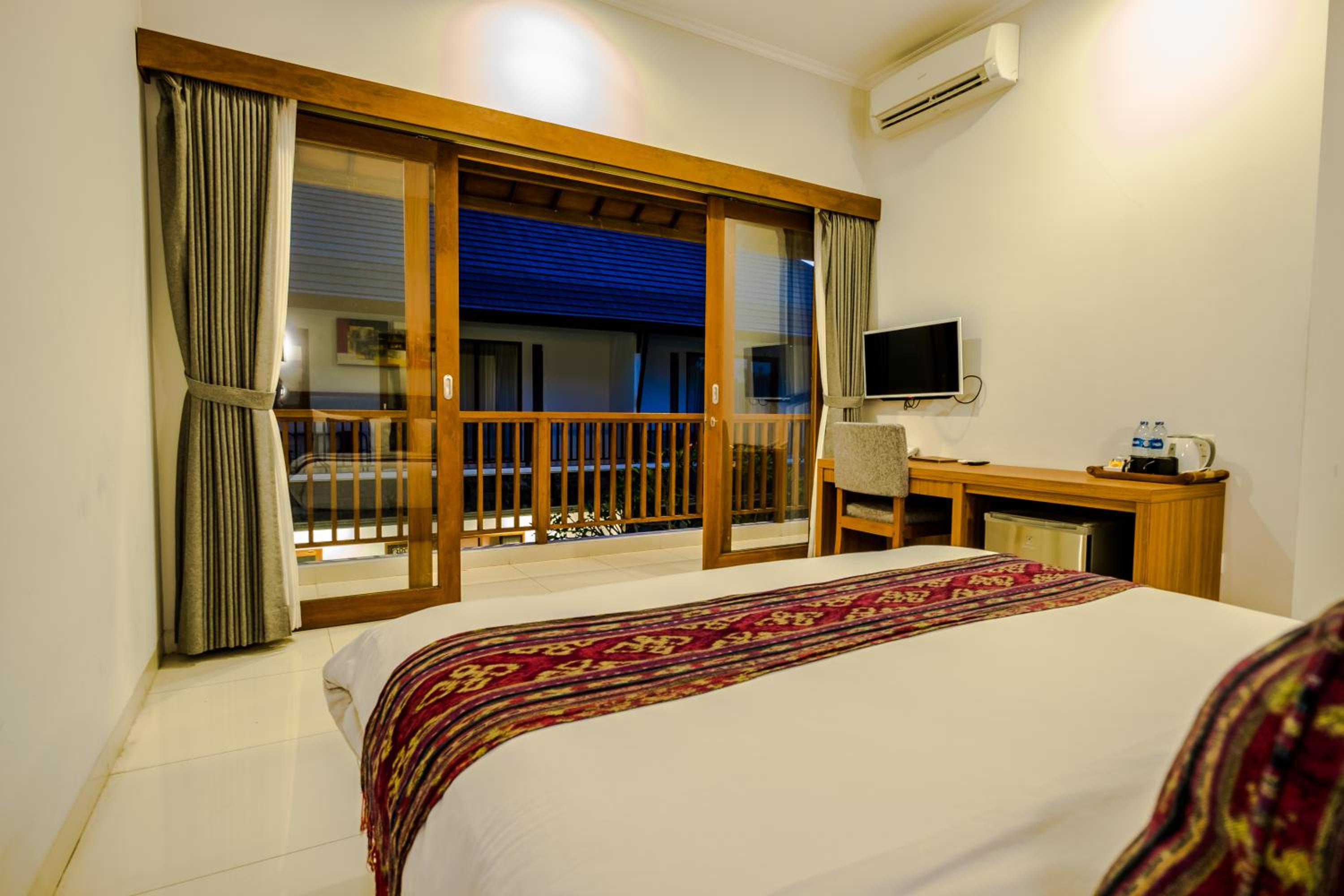 Deluxe Room - Photo 3