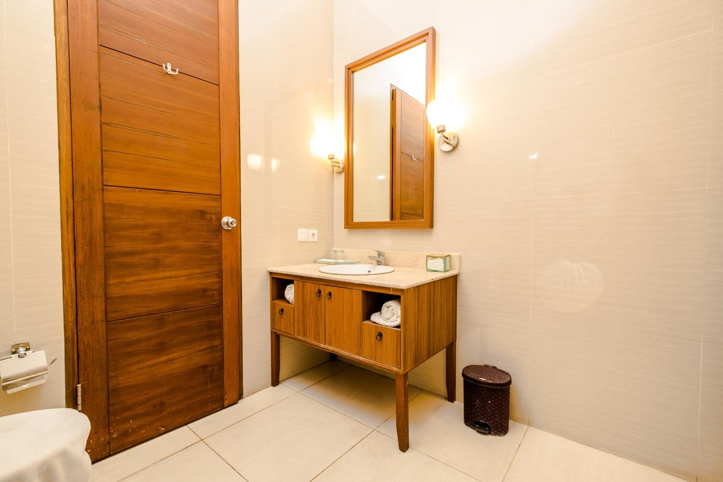Deluxe Room - Photo 5