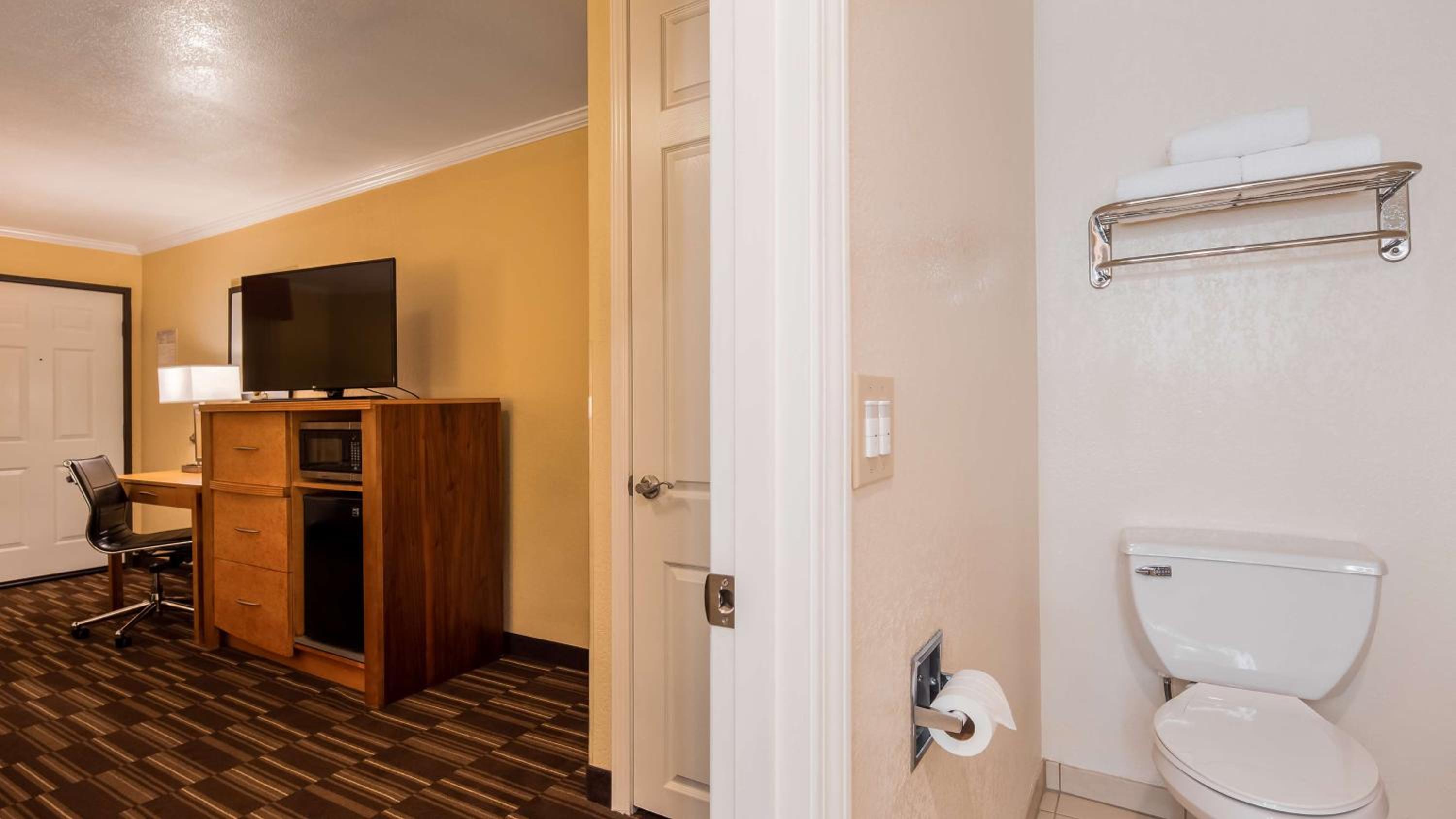 King Room - Non-Smoking - Photo 1