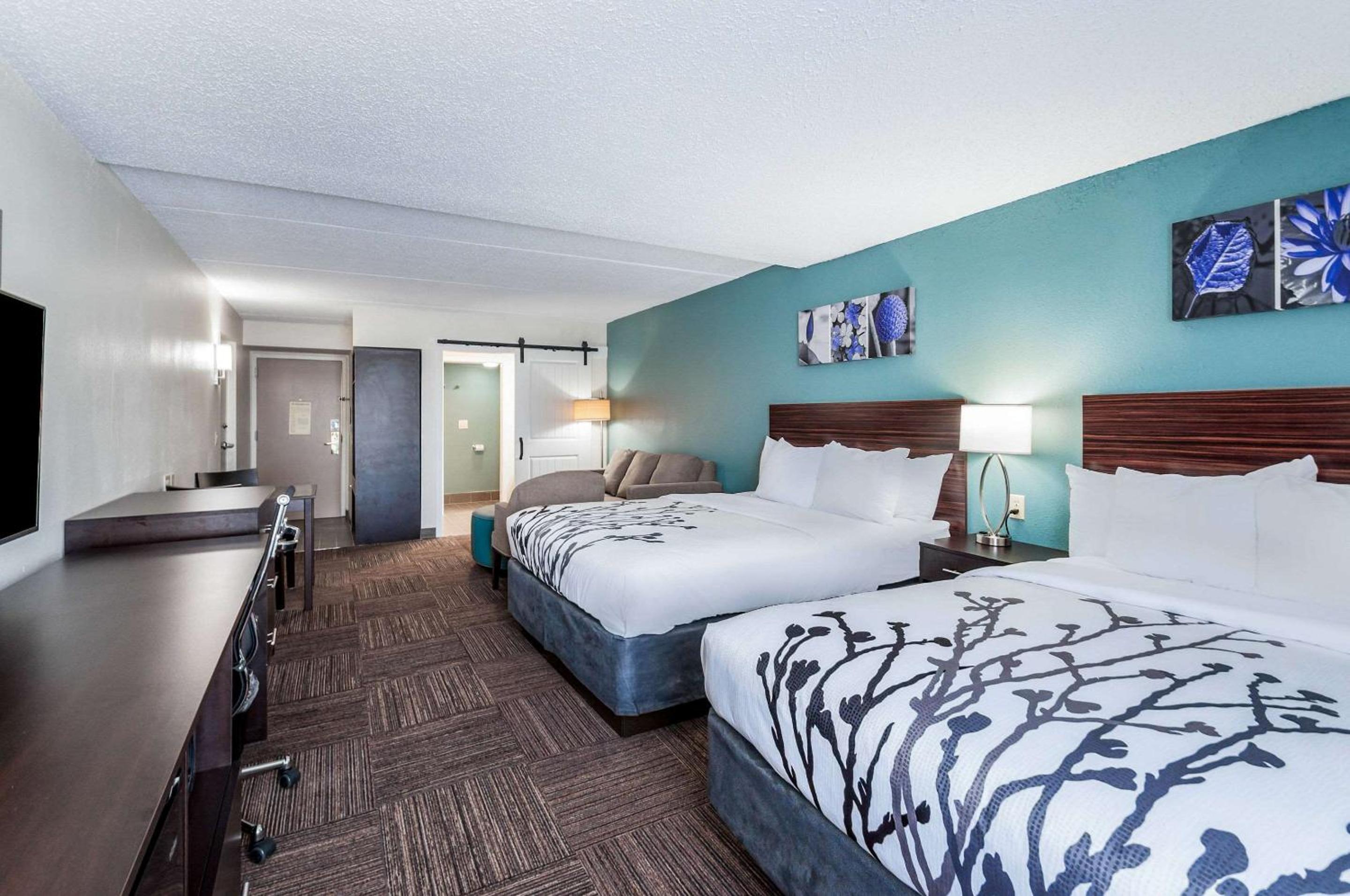 Queen Room with Two Queen Beds - Accessible/Non-Smoking  - Photo 1