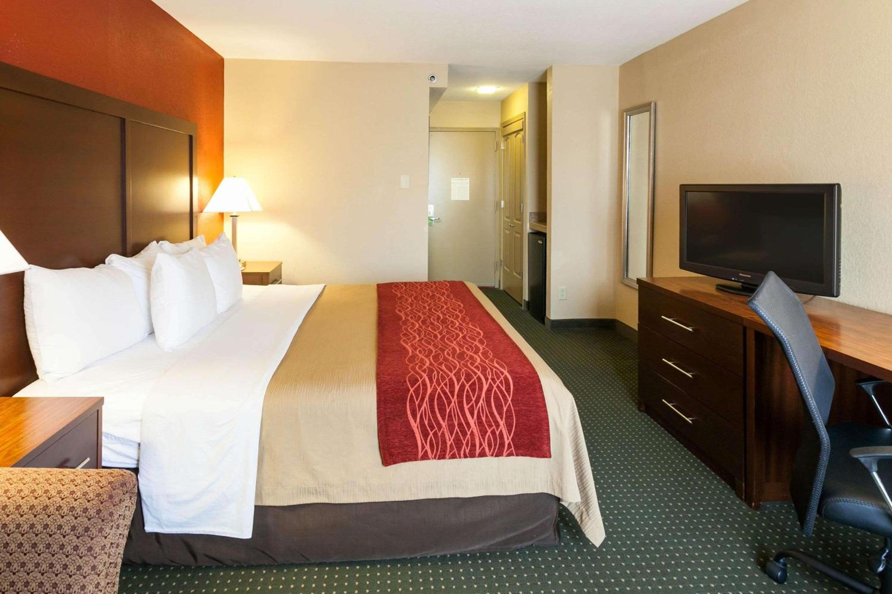 King Room - Non-Smoking - Photo 3