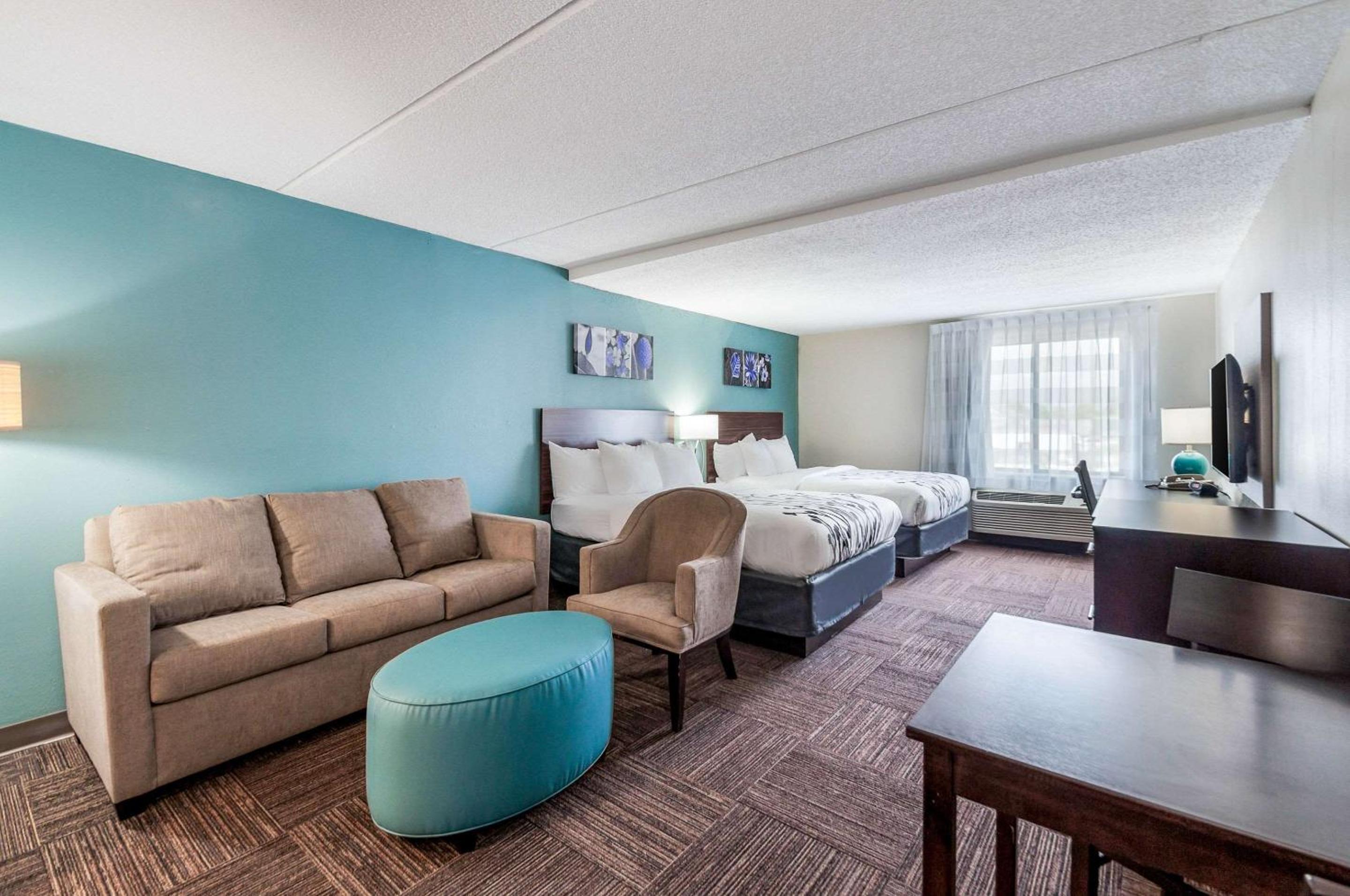 Queen Room with Two Queen Beds - Accessible/Non-Smoking  - Photo 5
