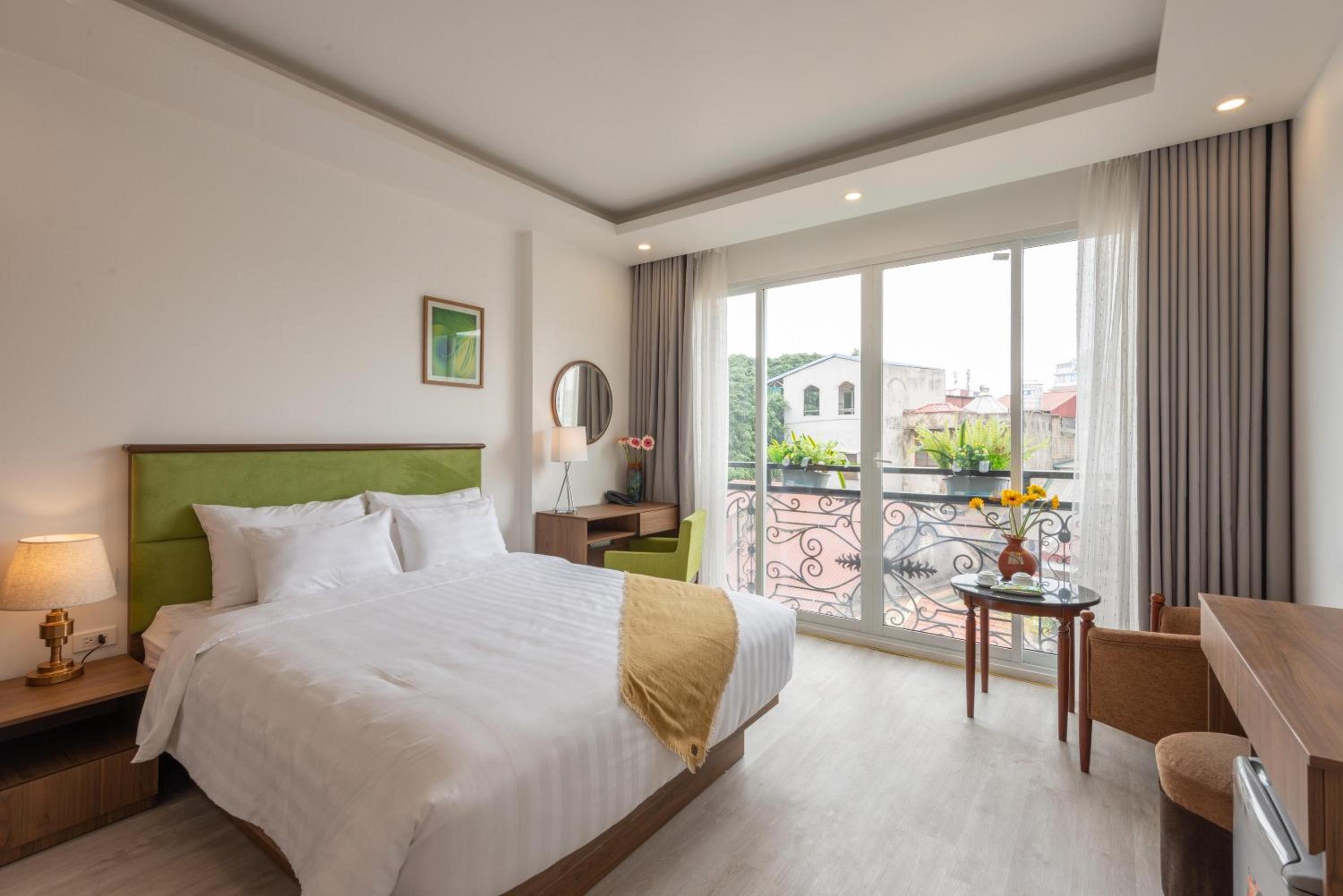 Deluxe Double or Twin Room with City View