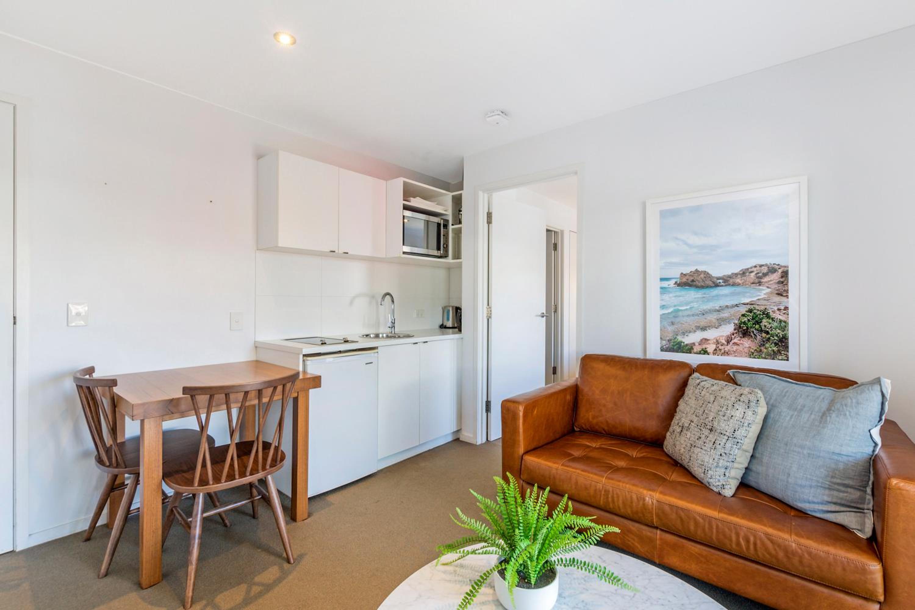 One-Bedroom Apartment - Photo 6