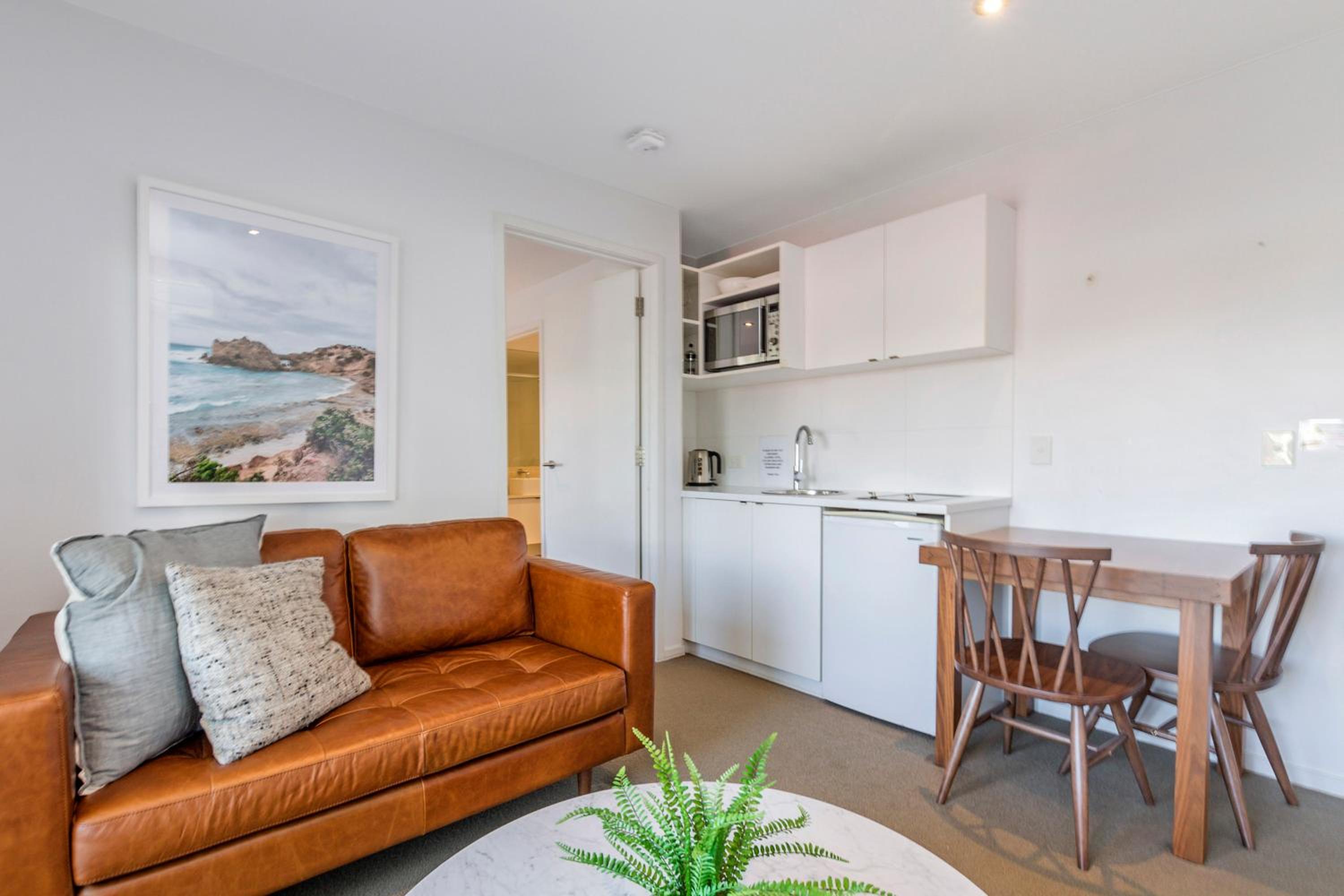 One-Bedroom Apartment - Photo 3