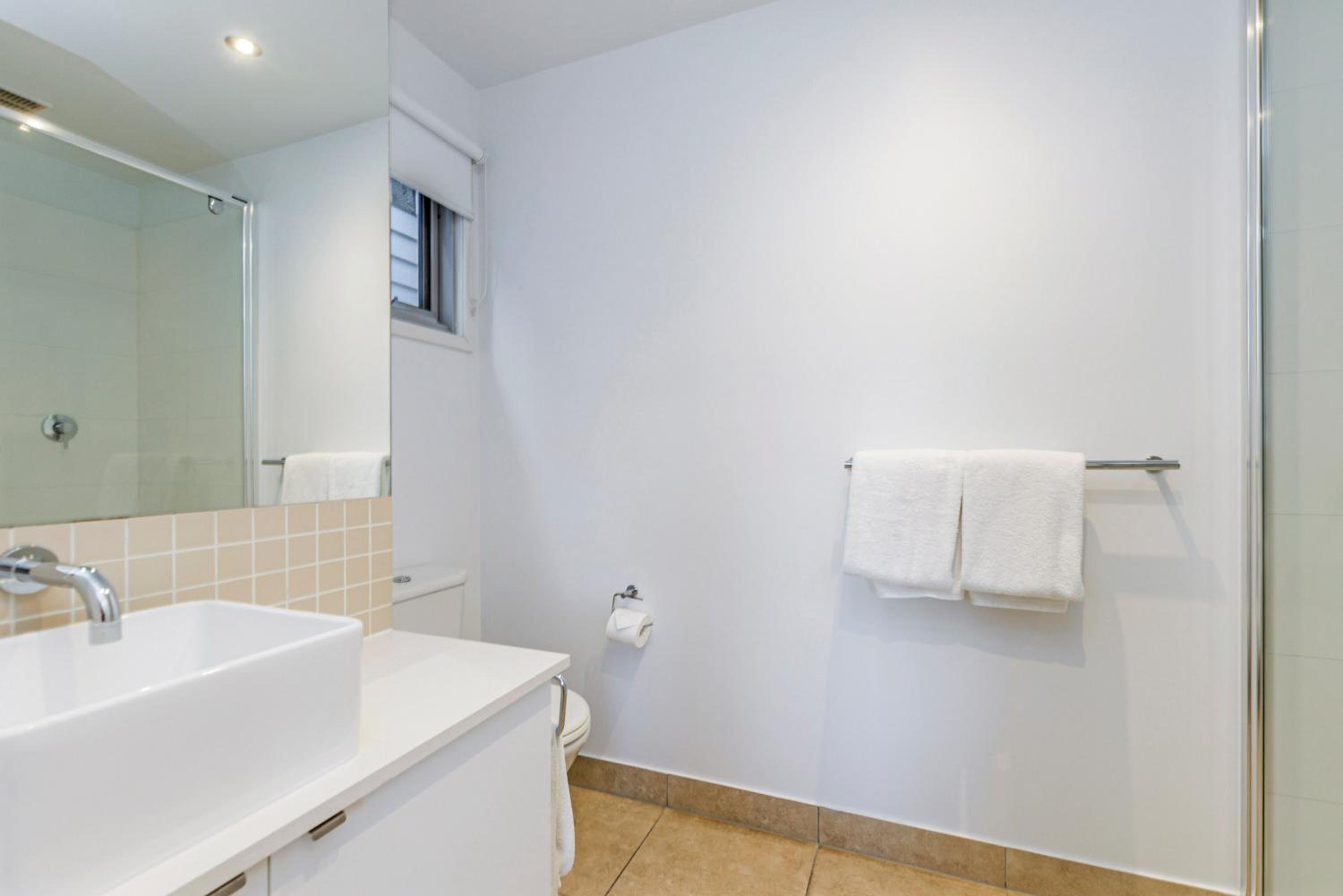 One-Bedroom Apartment - Photo 2