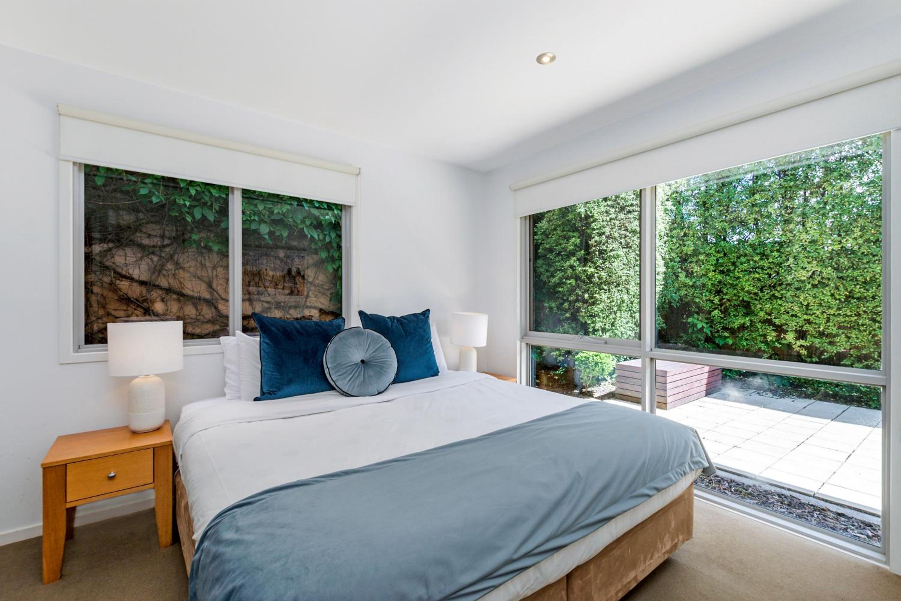 One-Bedroom Apartment - Photo 12
