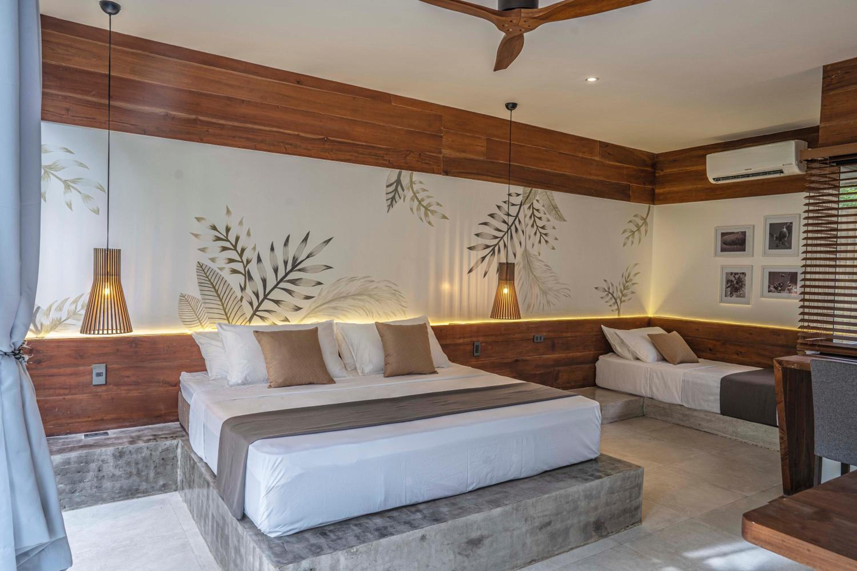 Deluxe Double Room - Photo 11