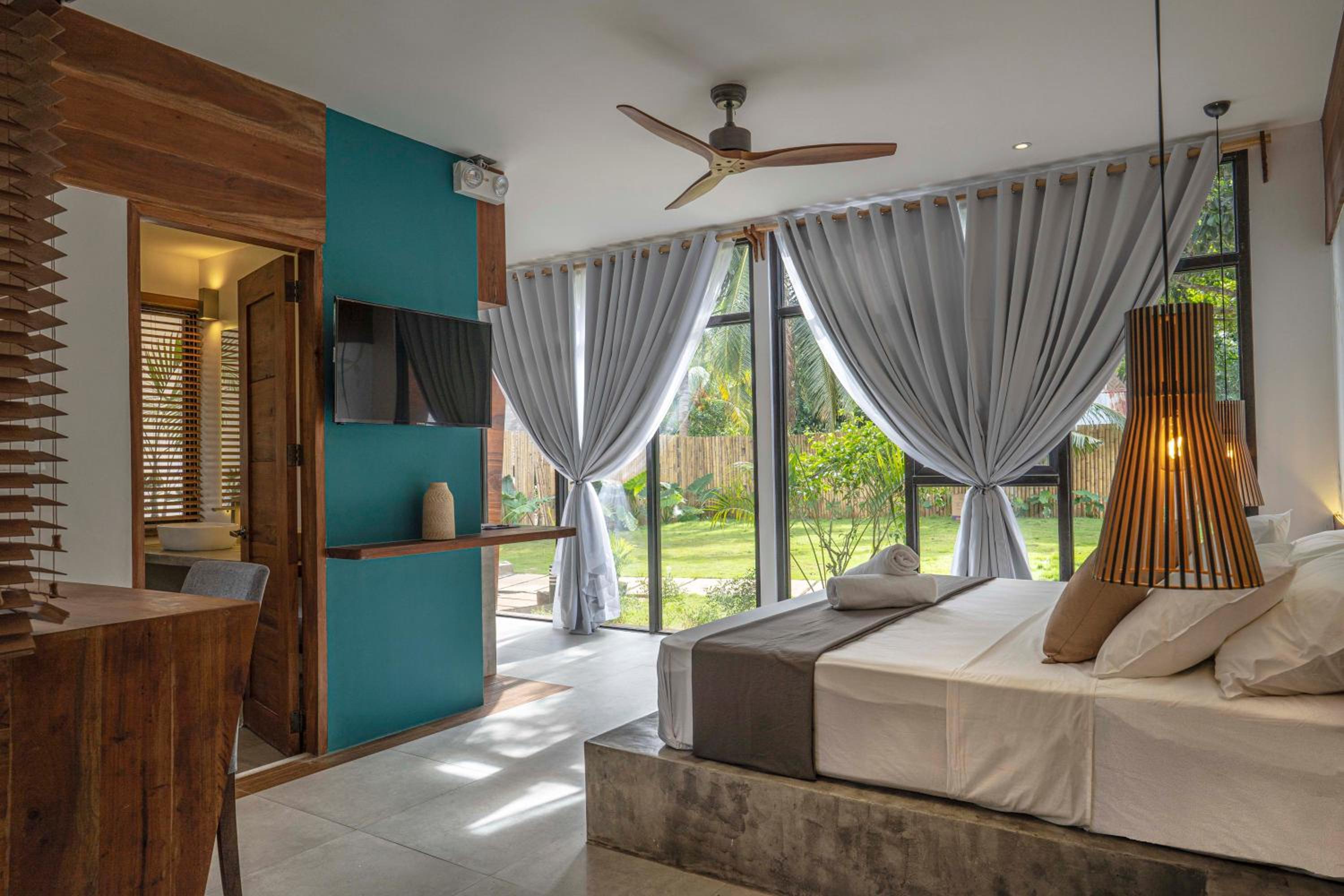 Deluxe Double Room - Photo 12