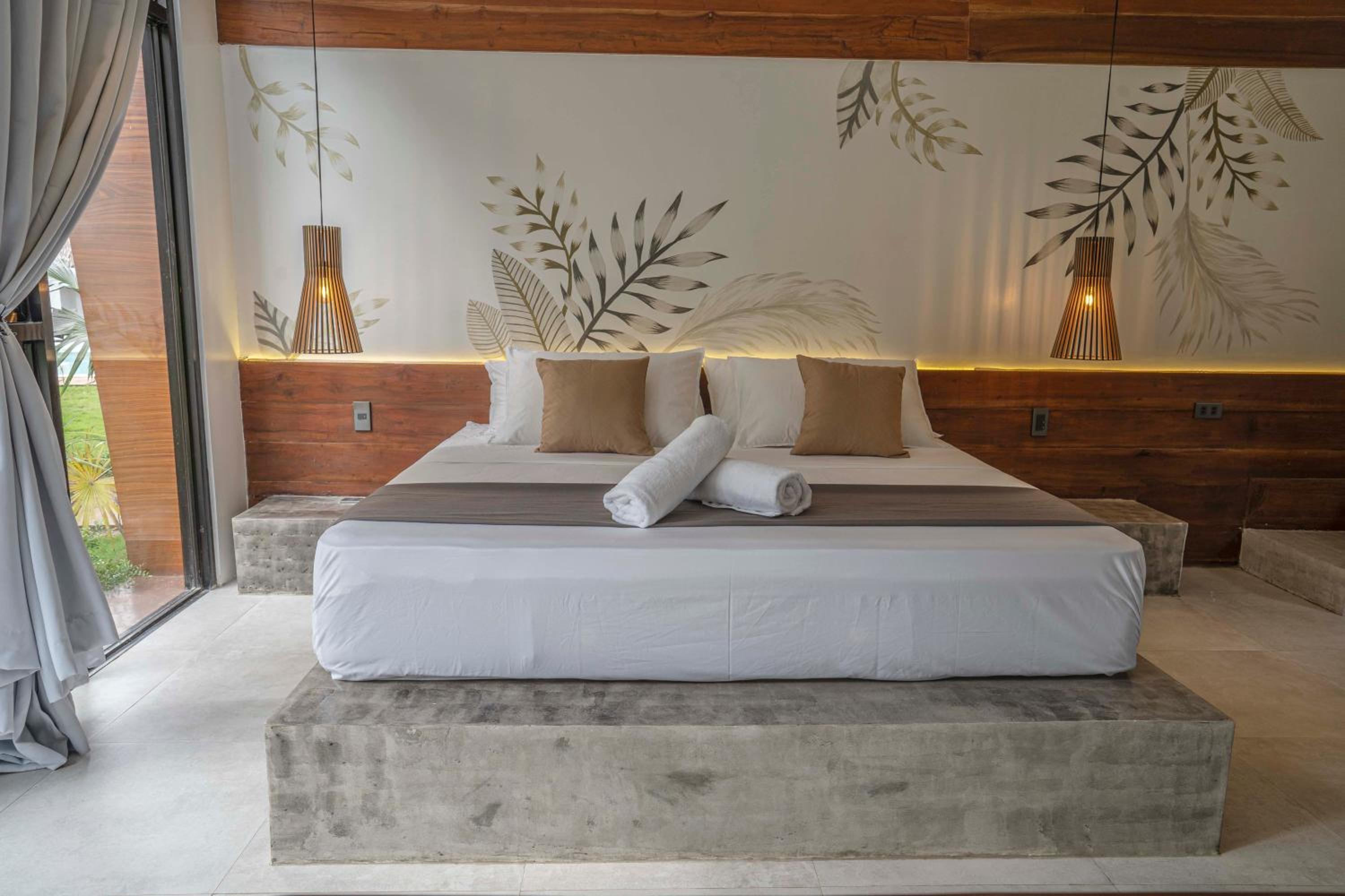 Deluxe Double Room - Photo 13
