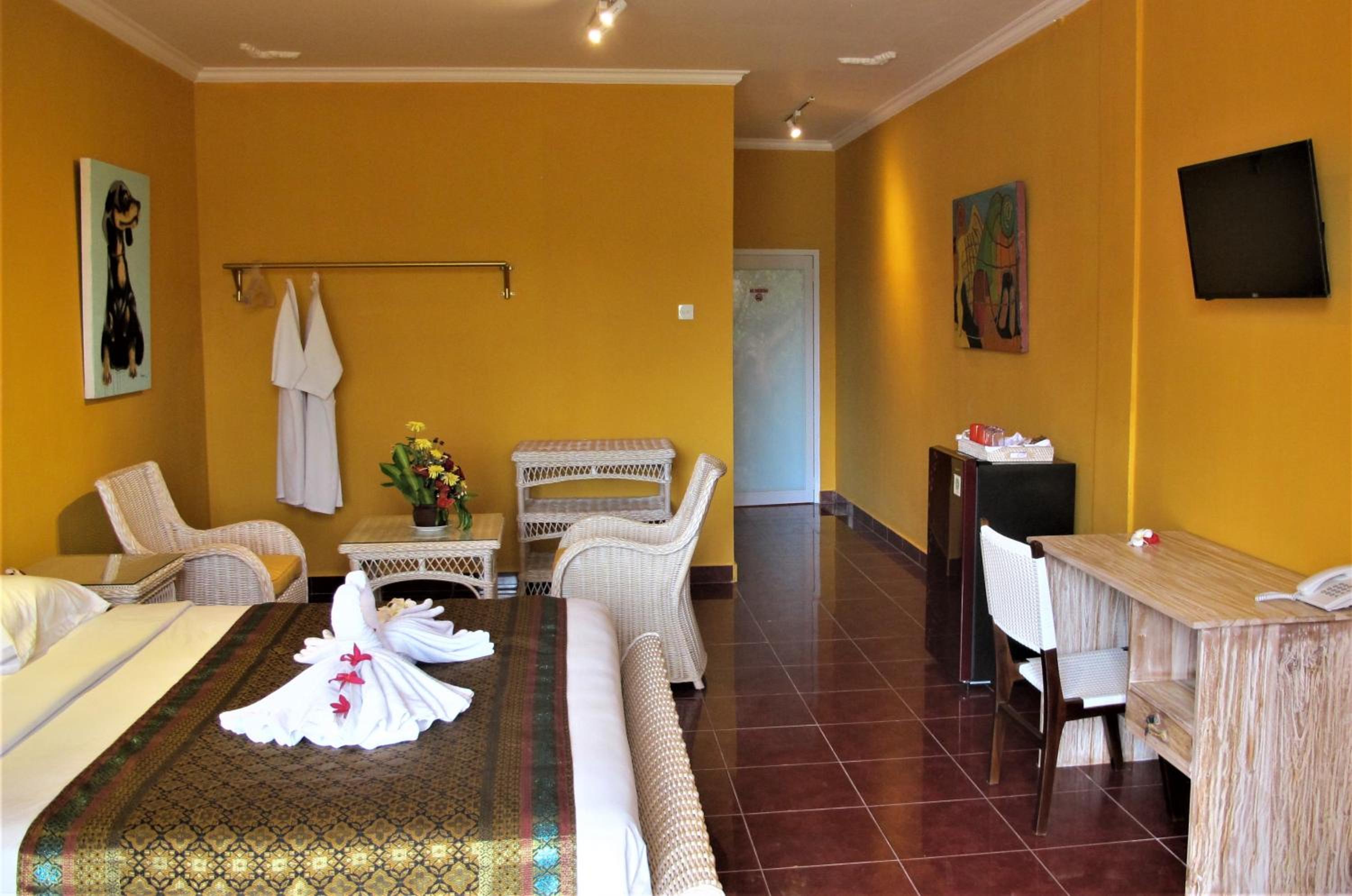 Deluxe Studio with Balcony - Photo 4